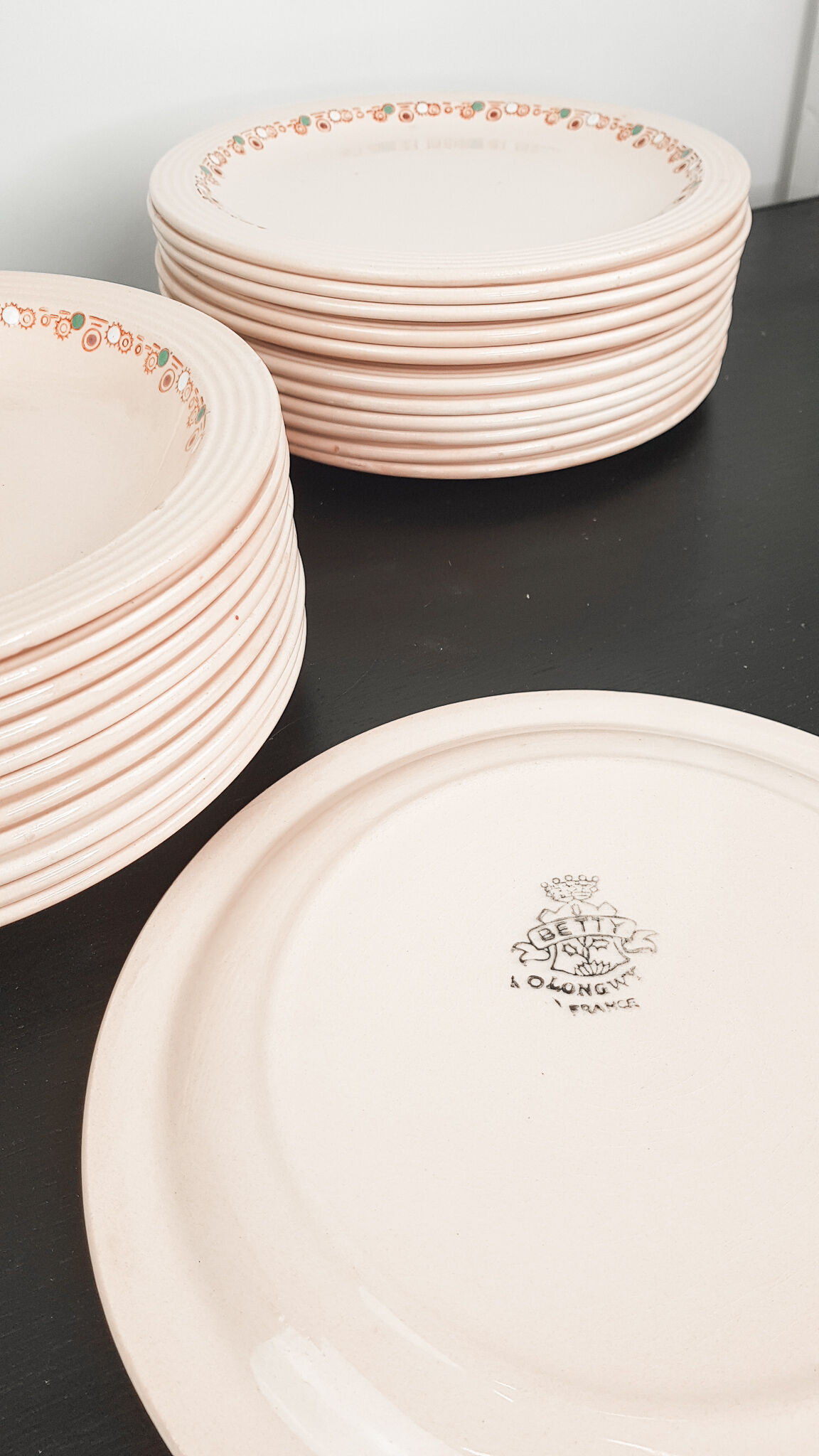 Betty Longwy Service - Hollow Plates