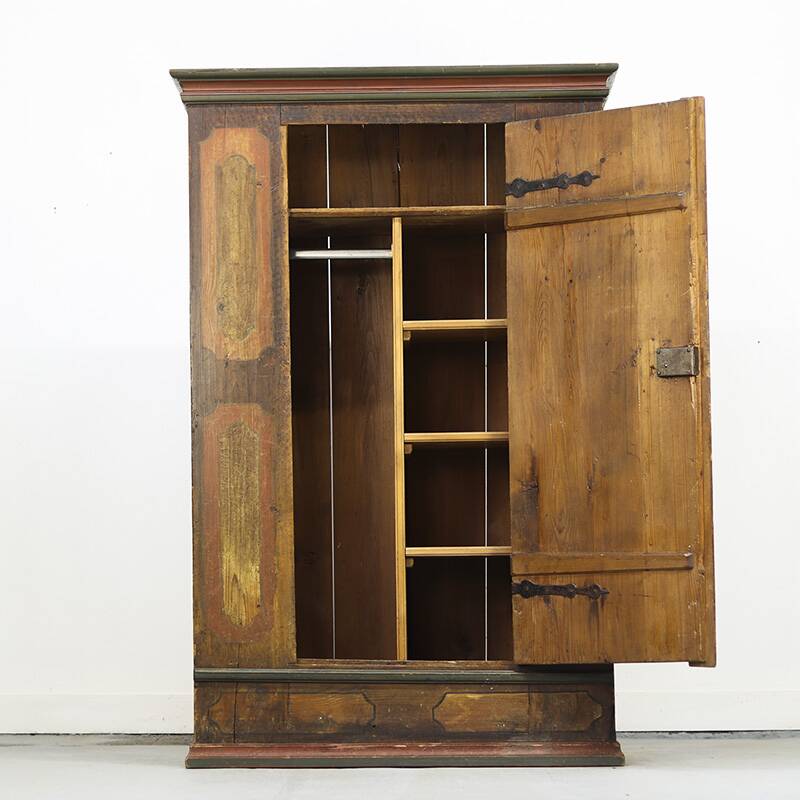 Armoire de mariée peinte d'art populaire