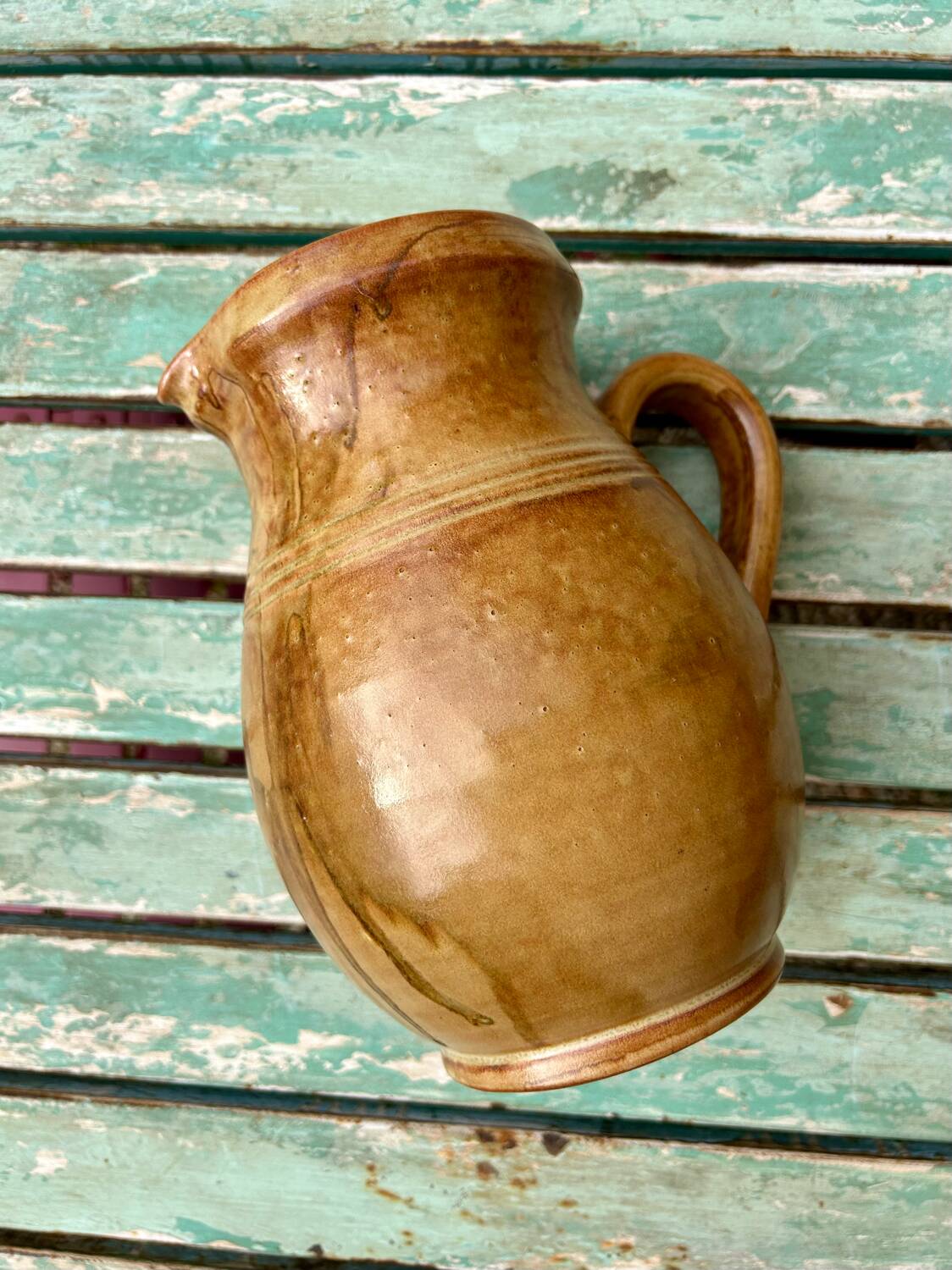 Refreshing ceramic carafe