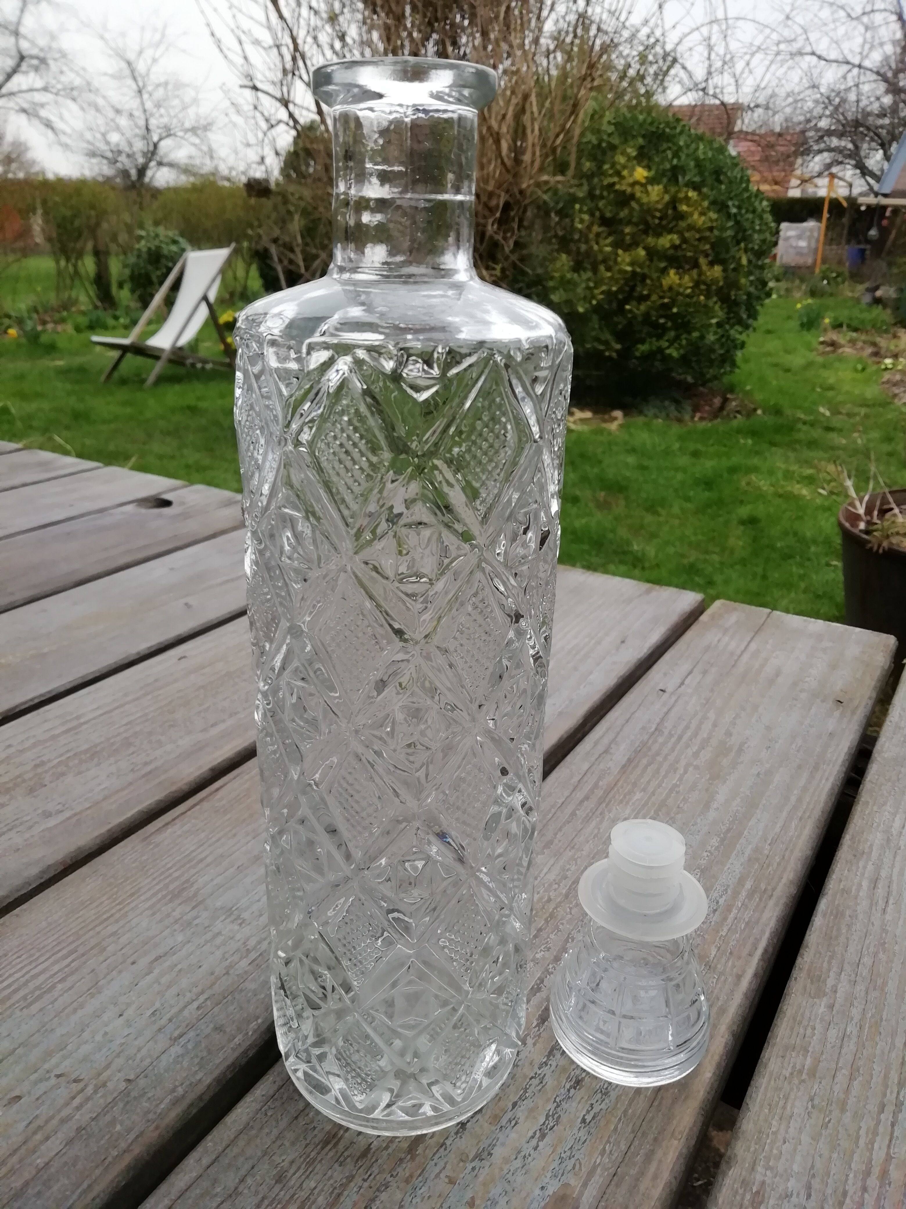 Carafe chiseled glass