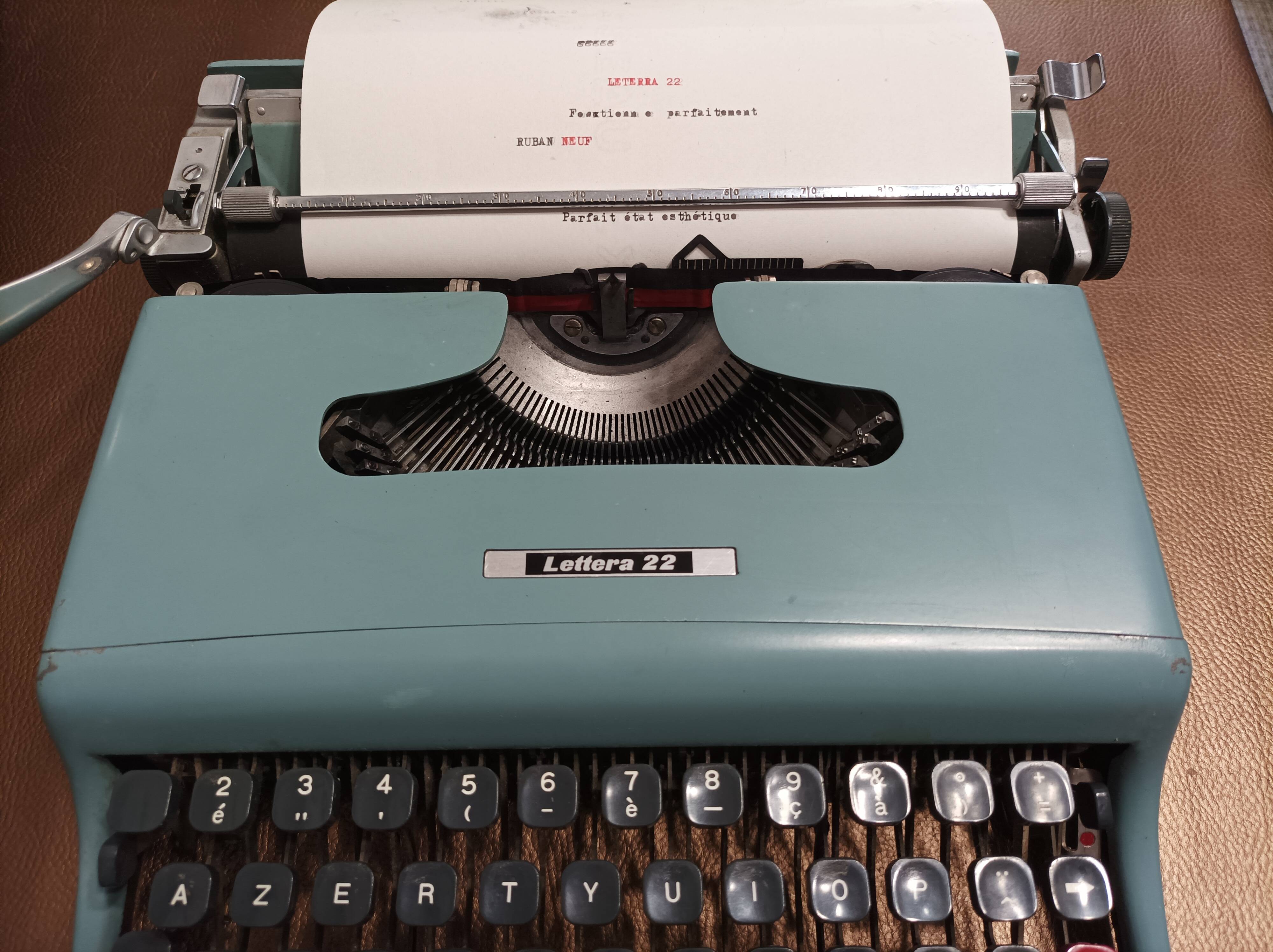 Olivetti lettera 32 typewriter