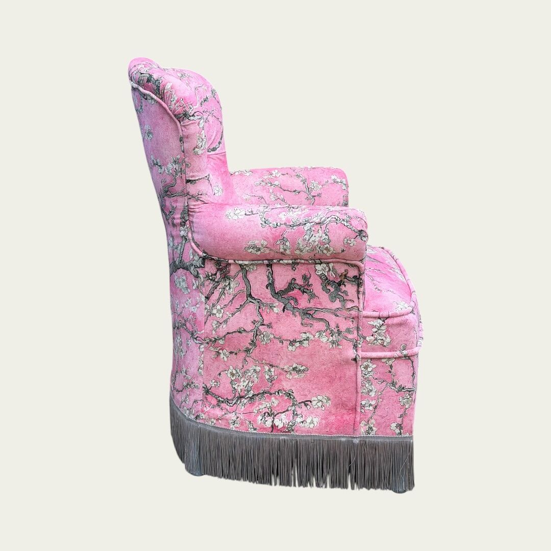 Vintage pink frog chair