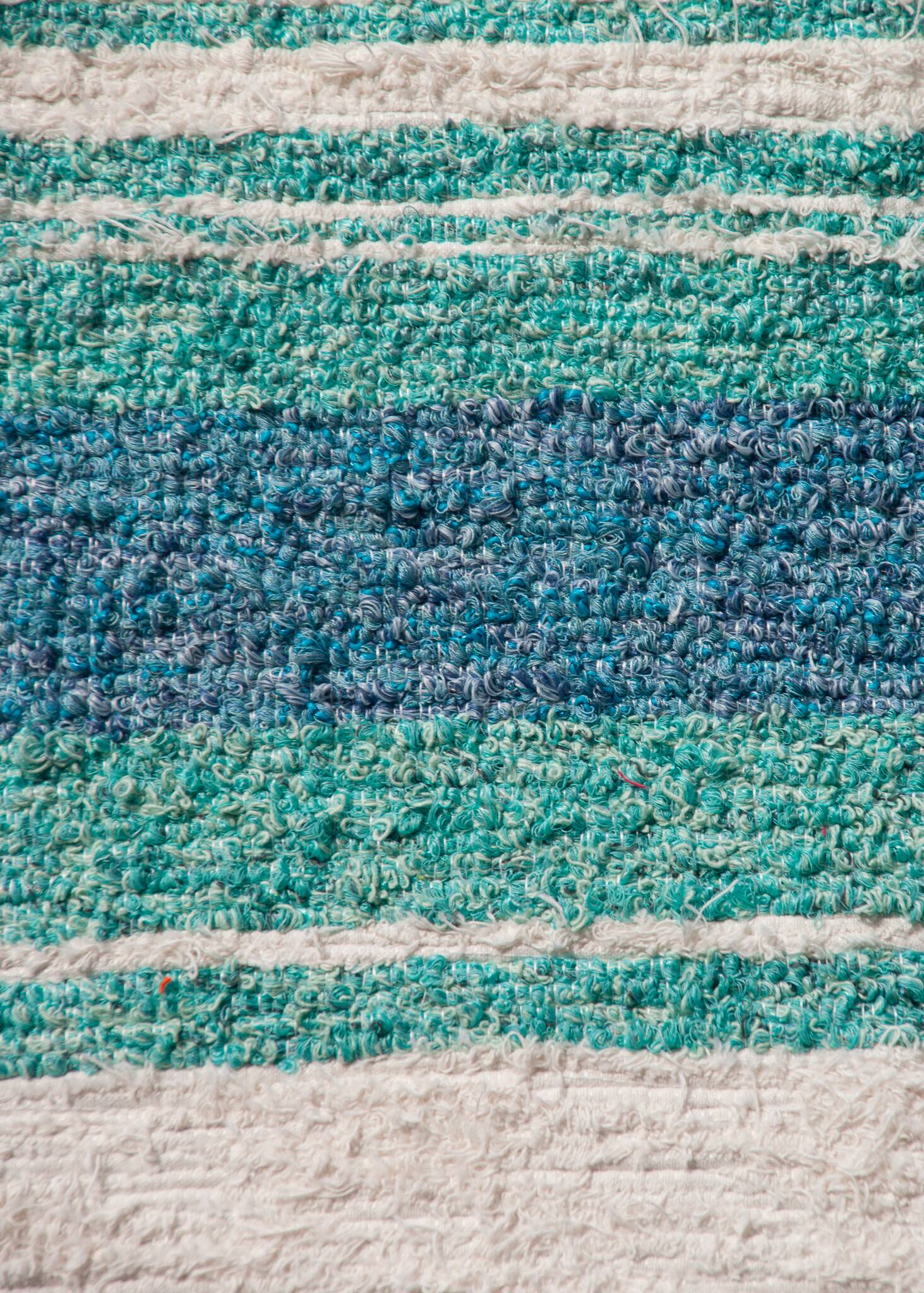 Handwoven recycled cotton rug - Turquoise and white