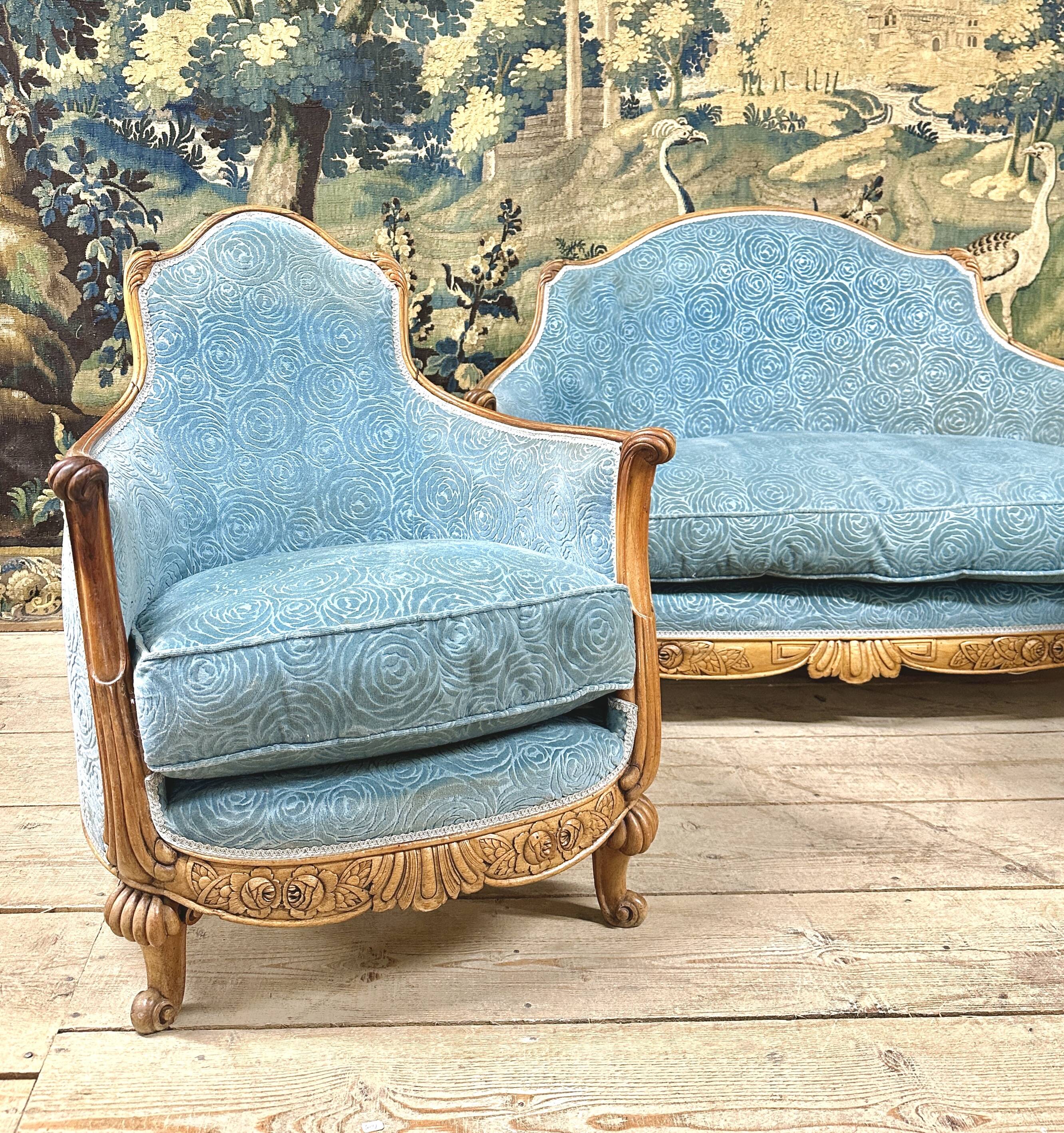 Art deco living room around 1920 in carved wood upholstered in blue velvet, a sofa two armchairs