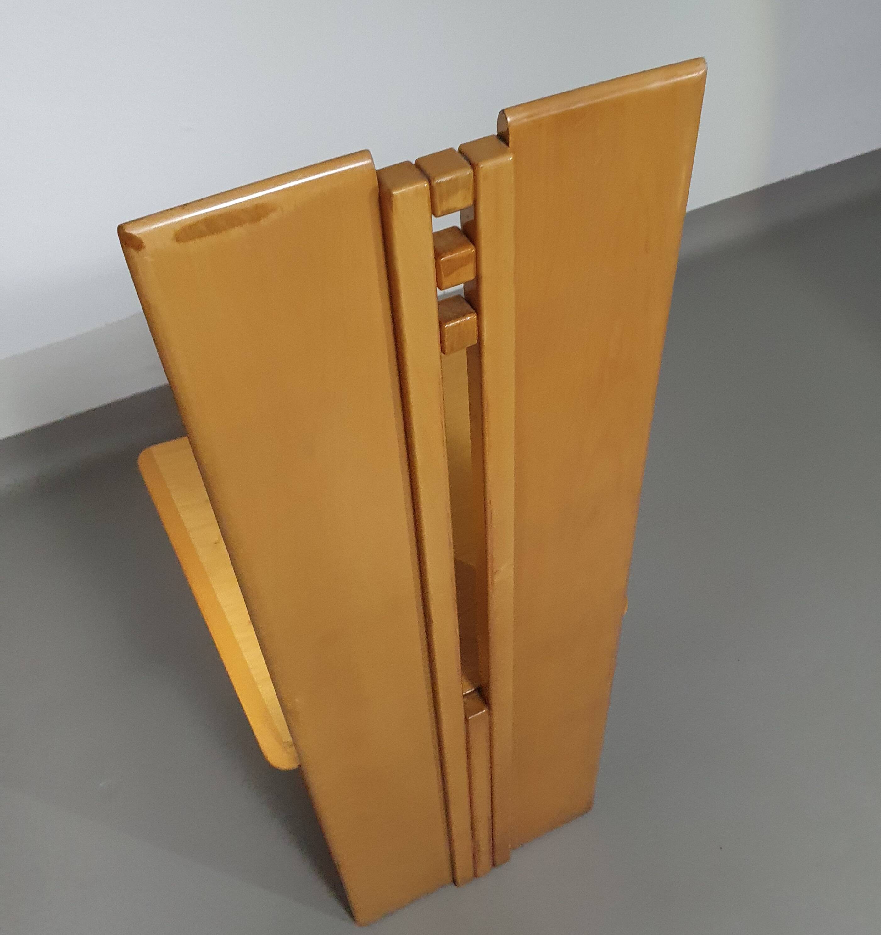 Mycene chair by Ferdinando Meccani for Meccani Arredamenti, 1978. Cherry chair. Dimensions 43.5 x 44