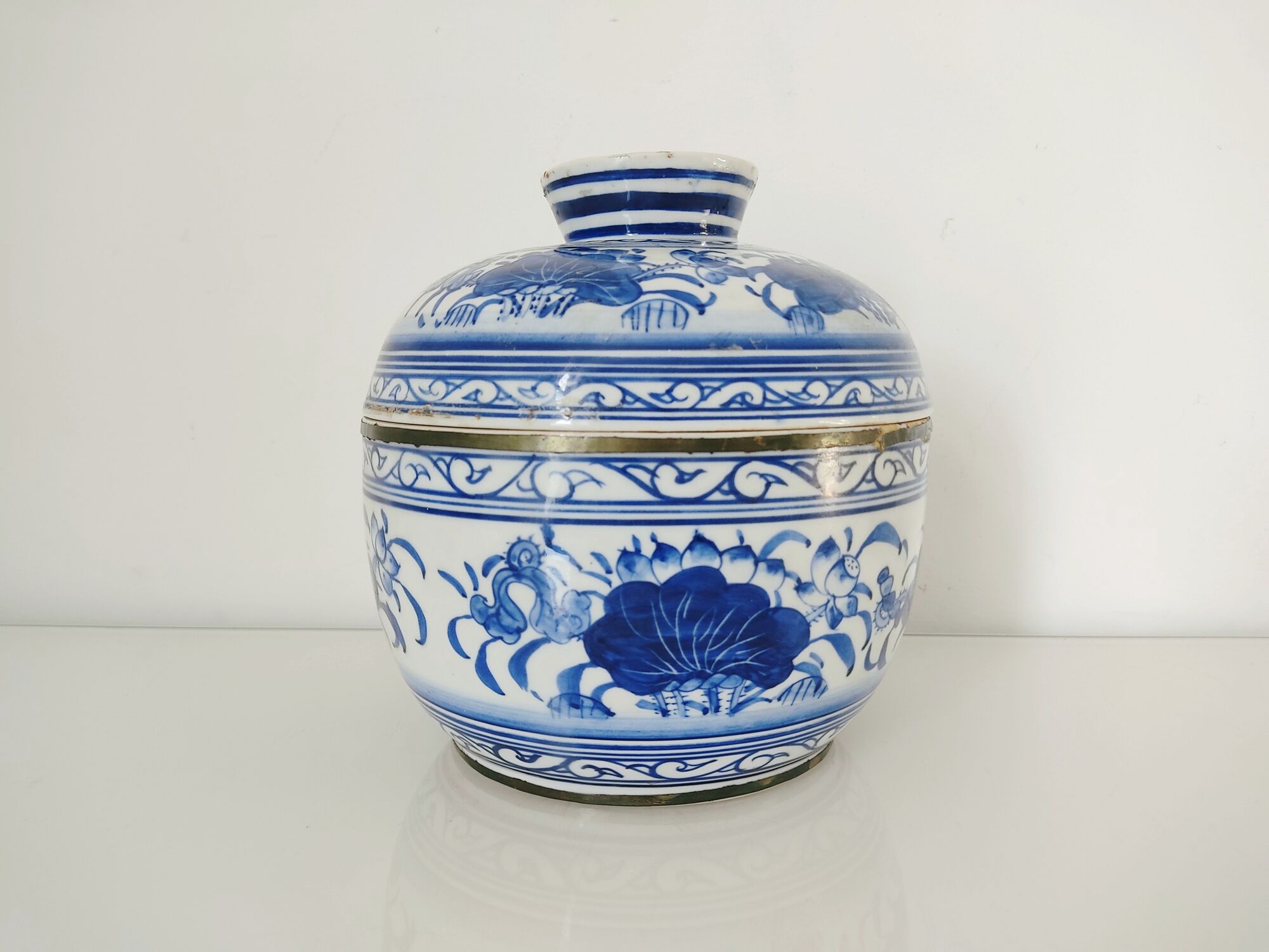 Pot couvert en porcelaine chinoise bleu et blanc