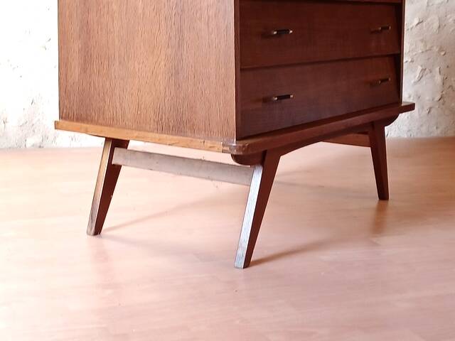 Vintage slanted commode with tapered legs from the 1960s in golden oak.