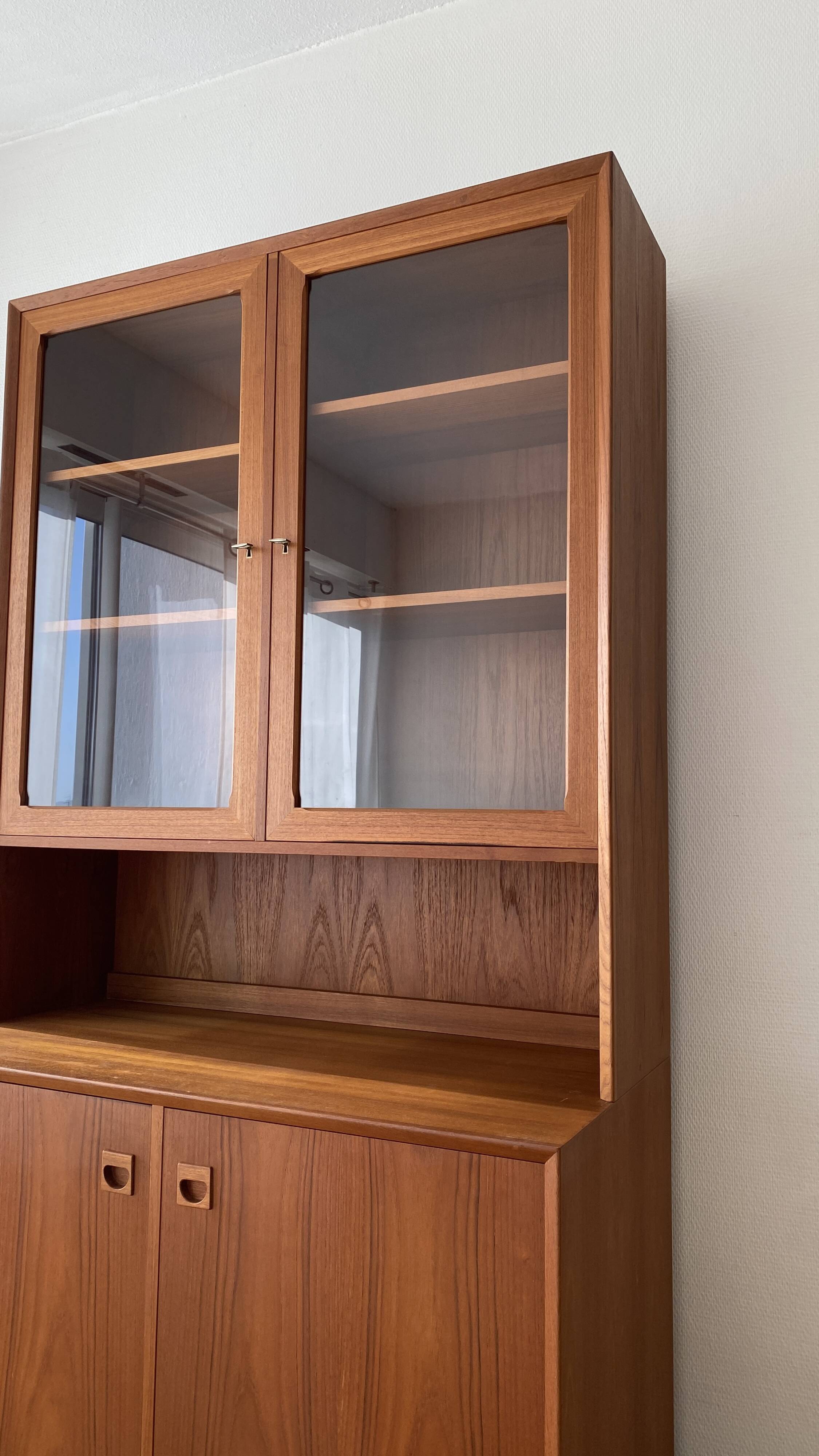 Meuble vitrine scandinave années 60 en teck par Erik Brouer