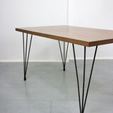 Table basse minimaliste du milieu du siècle