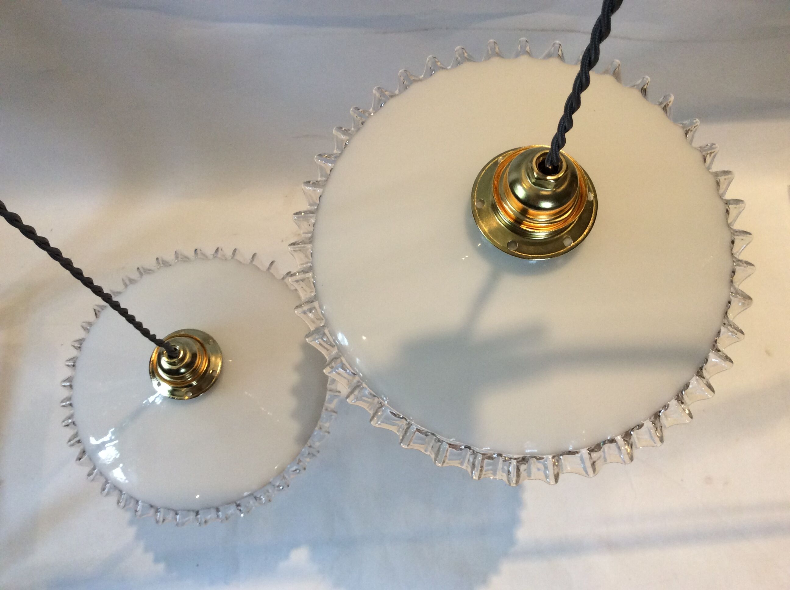 Duo of hanging lamps in opaline