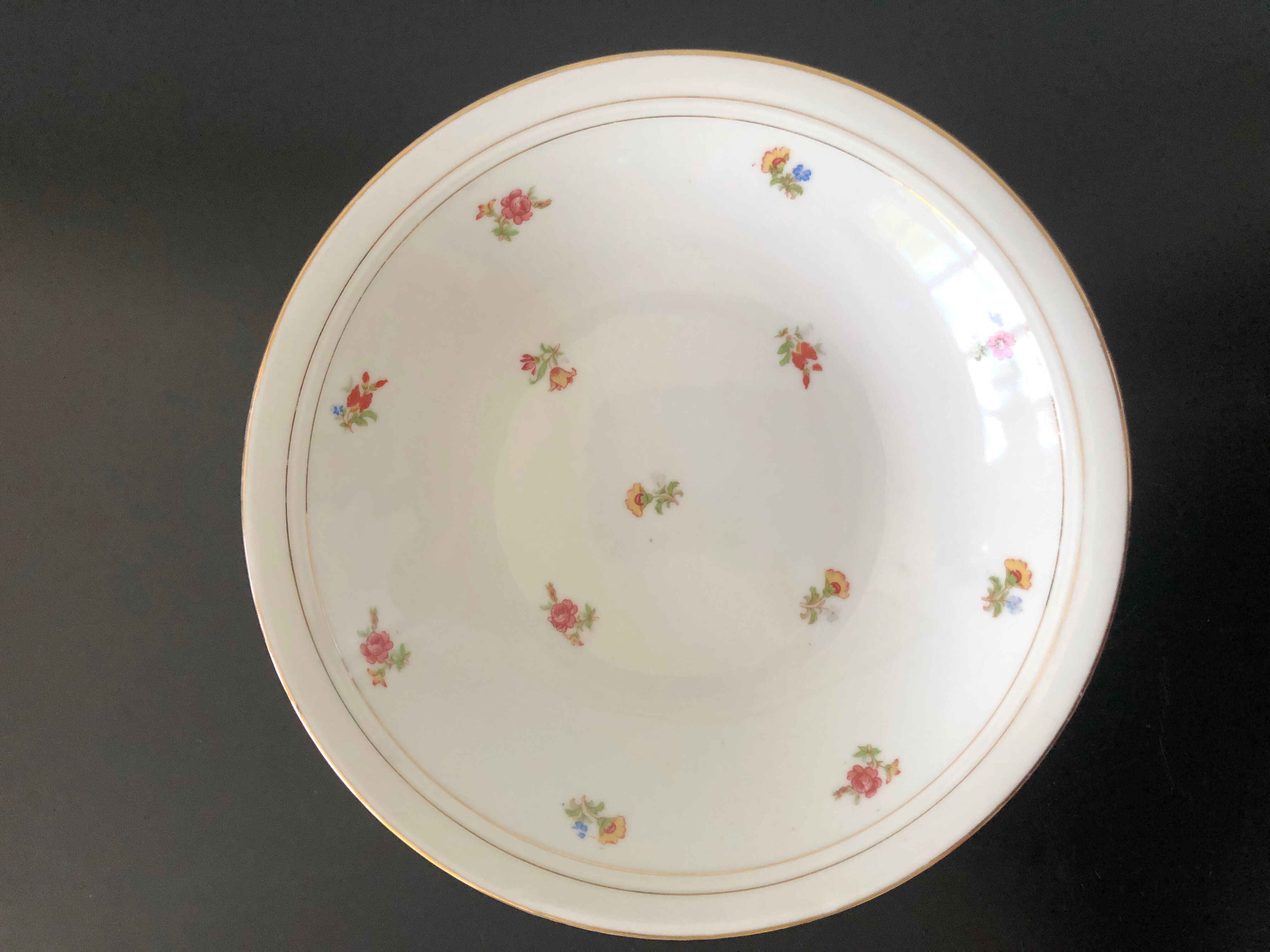 Composition in gilded earthenware