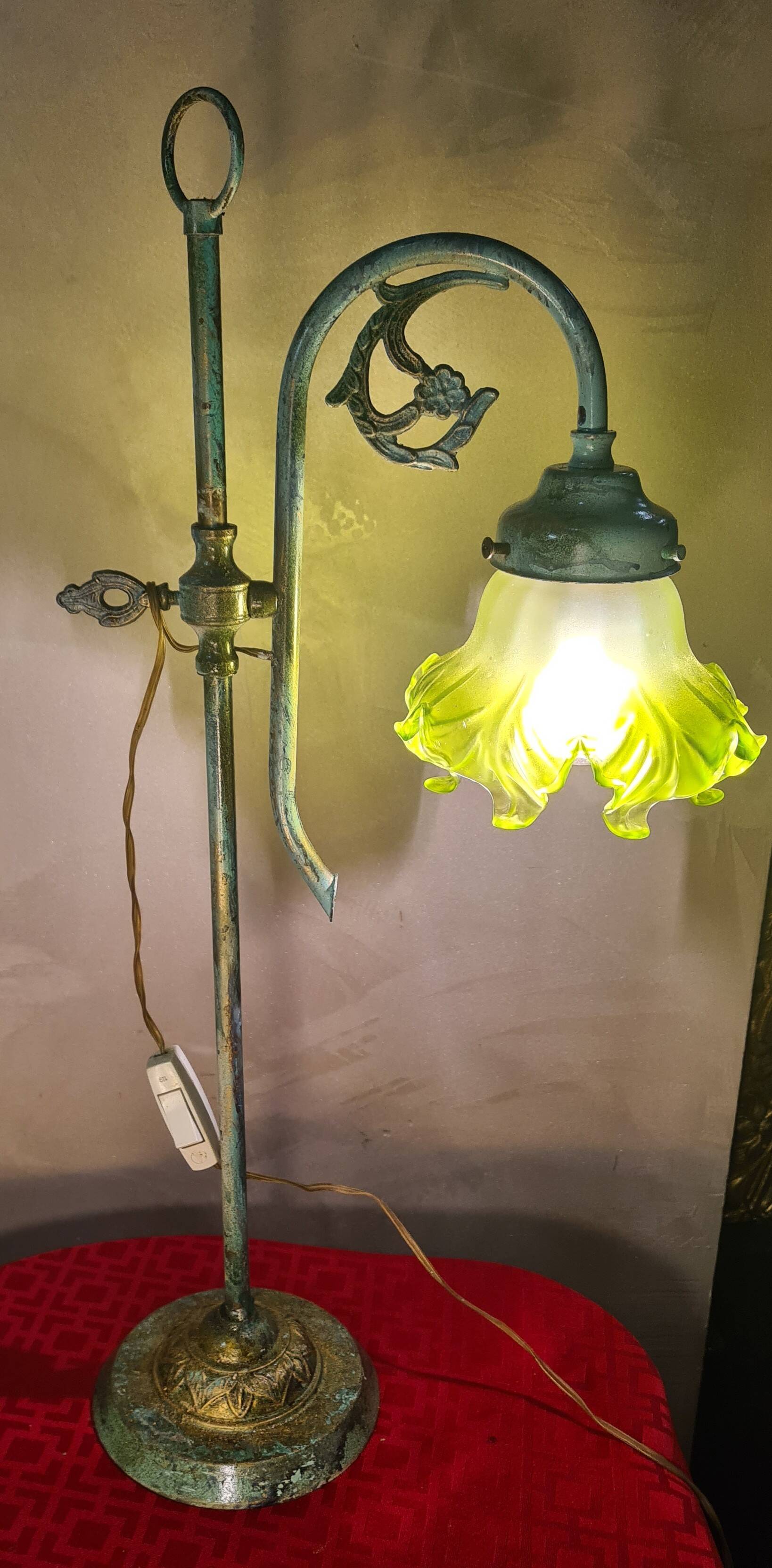brass lamp with pretty antique patina and opaque green tulip, 58x25