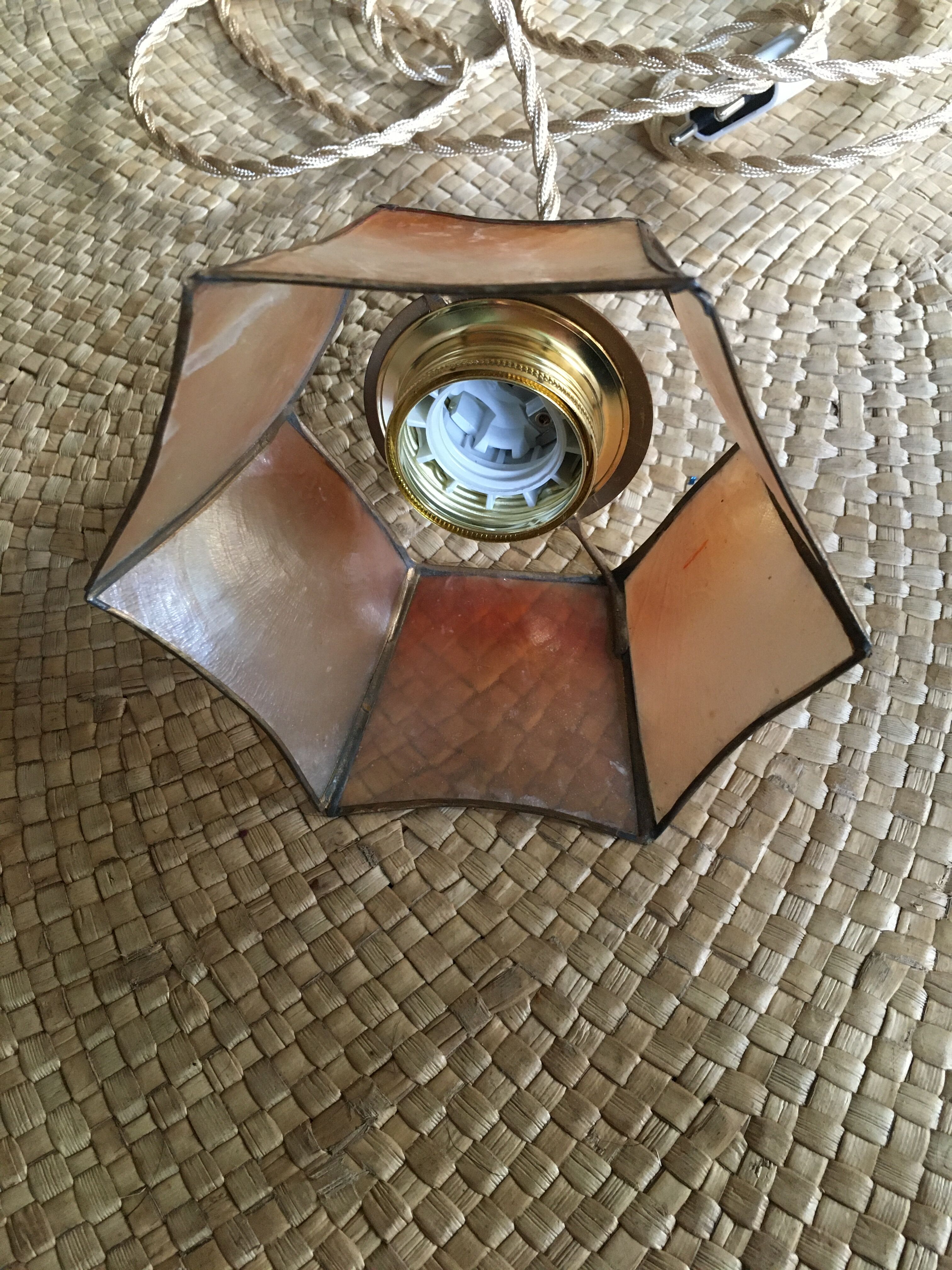 Mother-of-pearl hand lamp