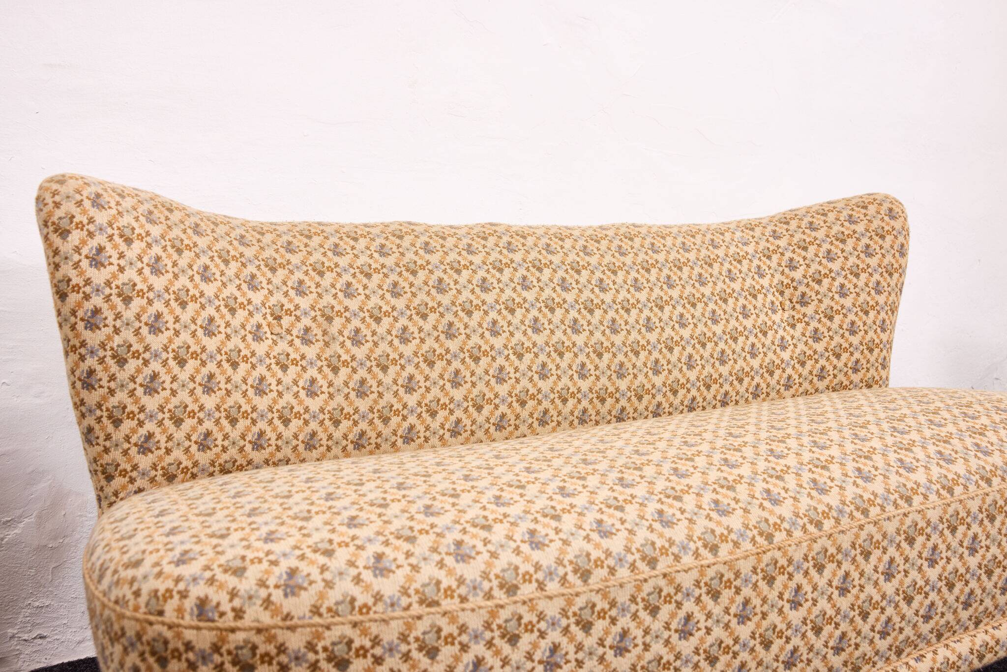 Swedish lounge sofa & cocktail chair set, 1950s – curved wingback
