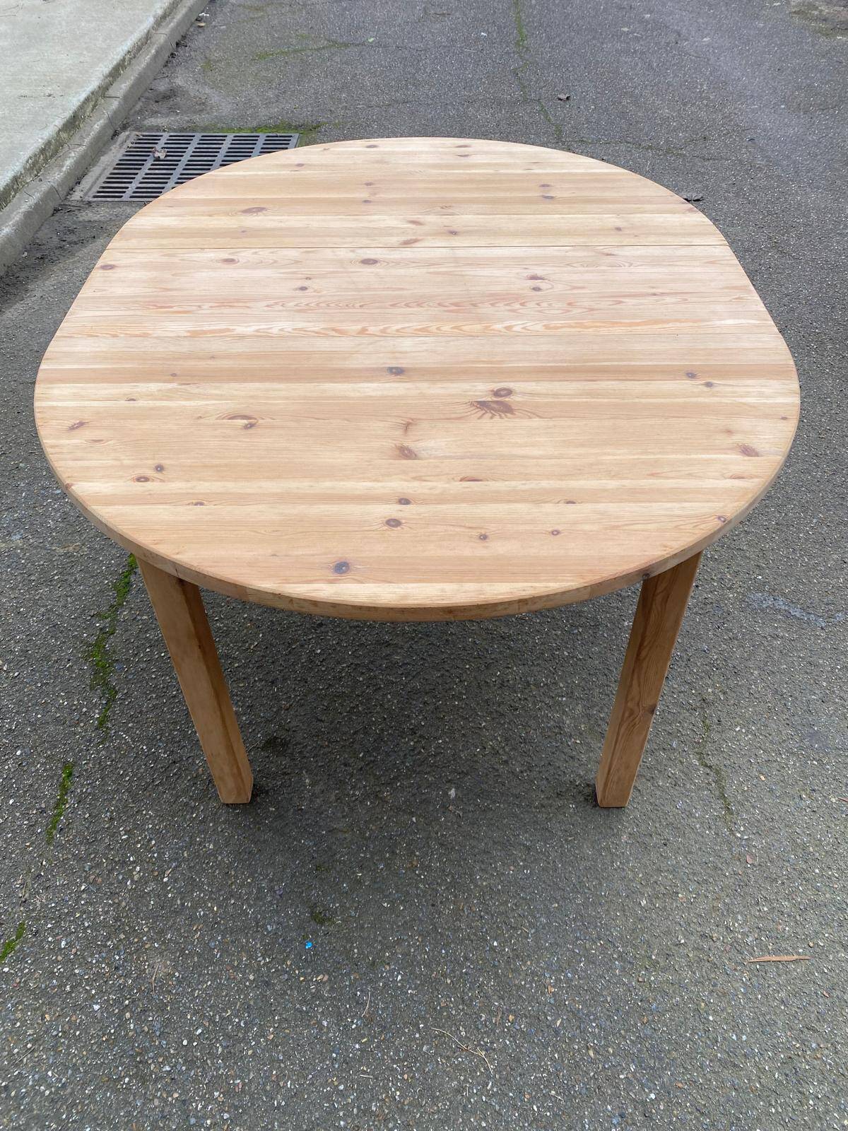 Renovated round Scandinavian dining table, extendable, made of solid wood, 110-140cm.