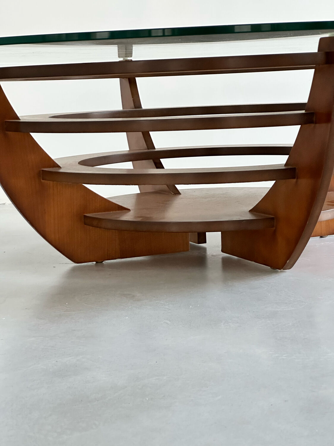 Designer coffee table, foot and circular top from the 60s