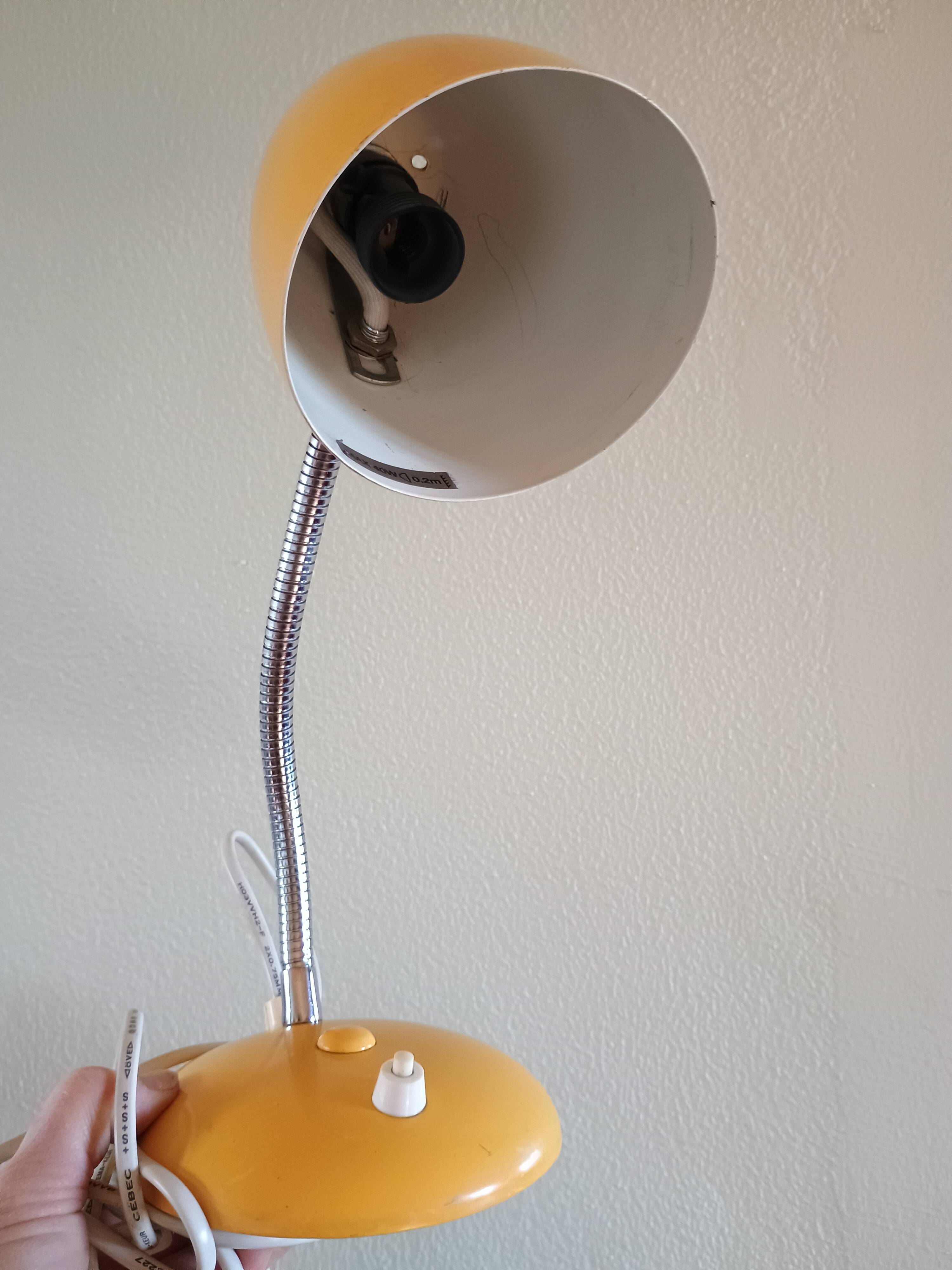 VINTAGE DESK LAMP - Yellow metal movable steel arm