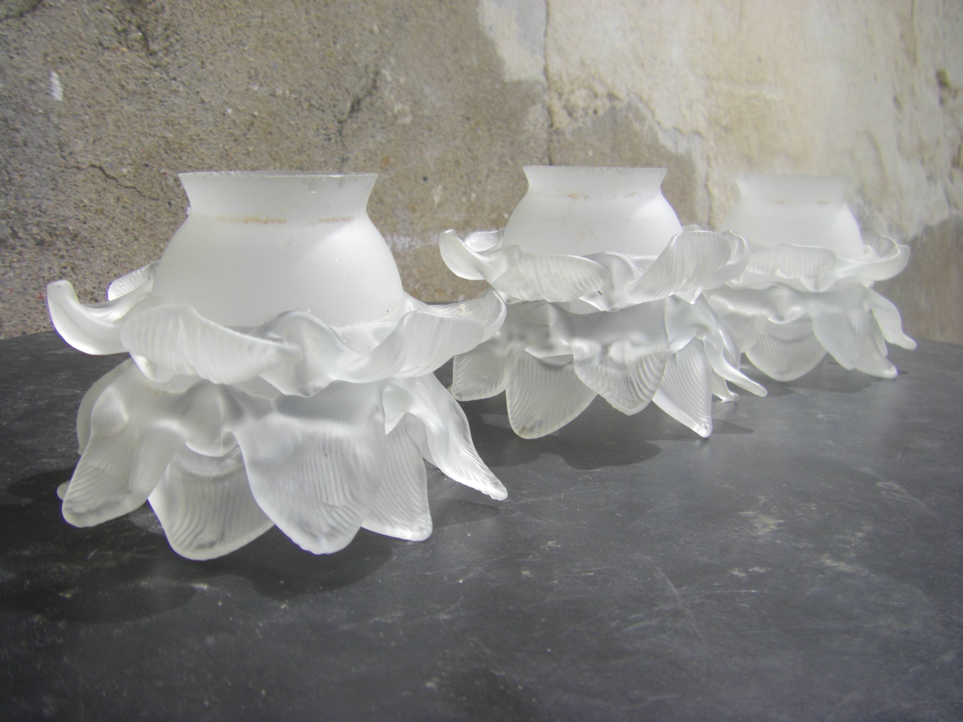 Set of 3 old art deco tulips in glass paste