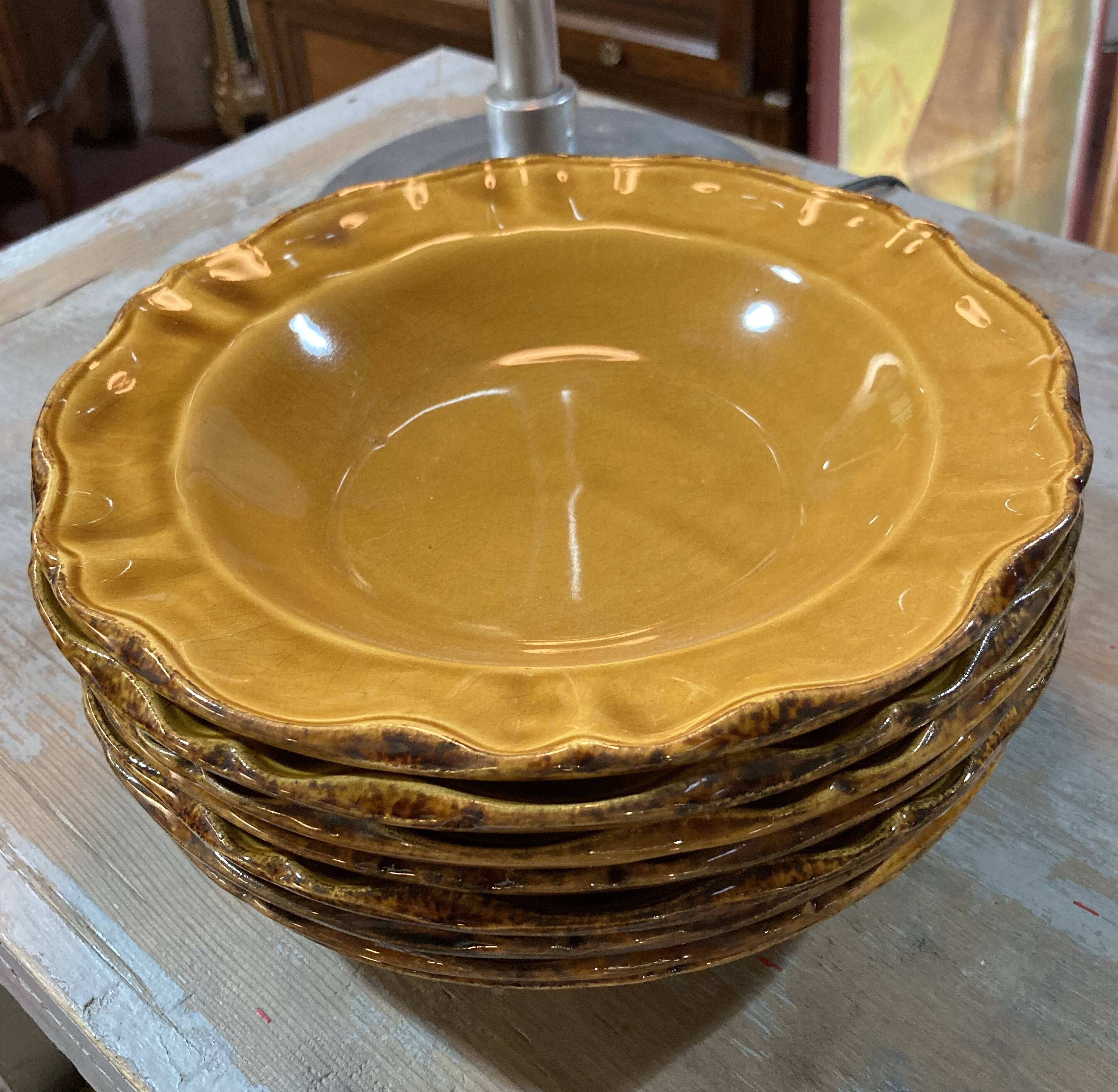 8 yellow ochre plates - adp faience de Provence