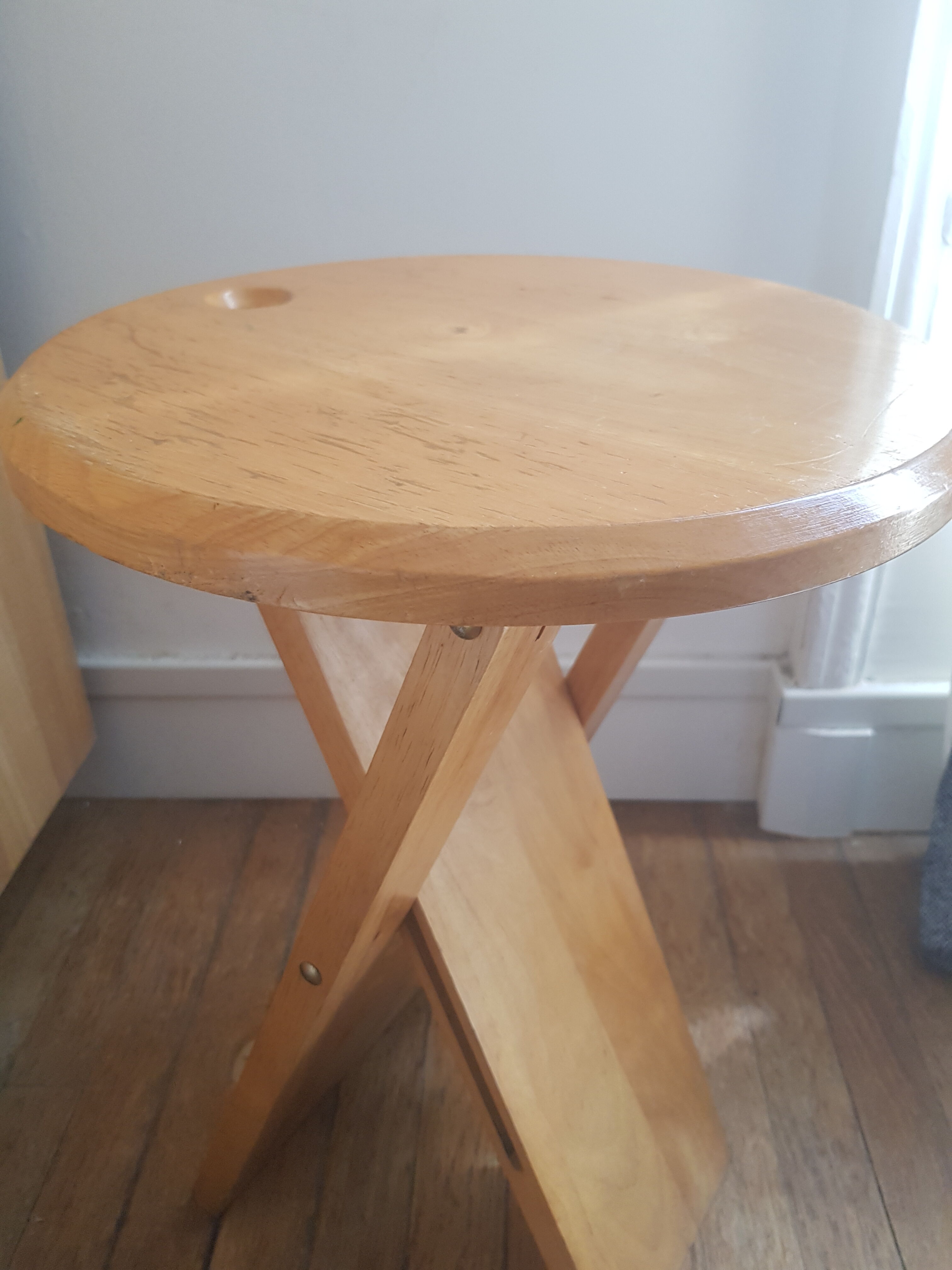 Suzy tabouret by Adrian Reed