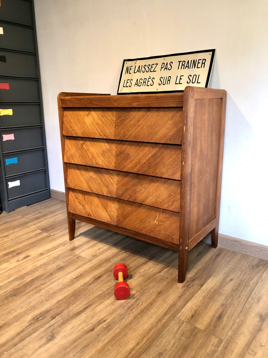 Chest of drawers