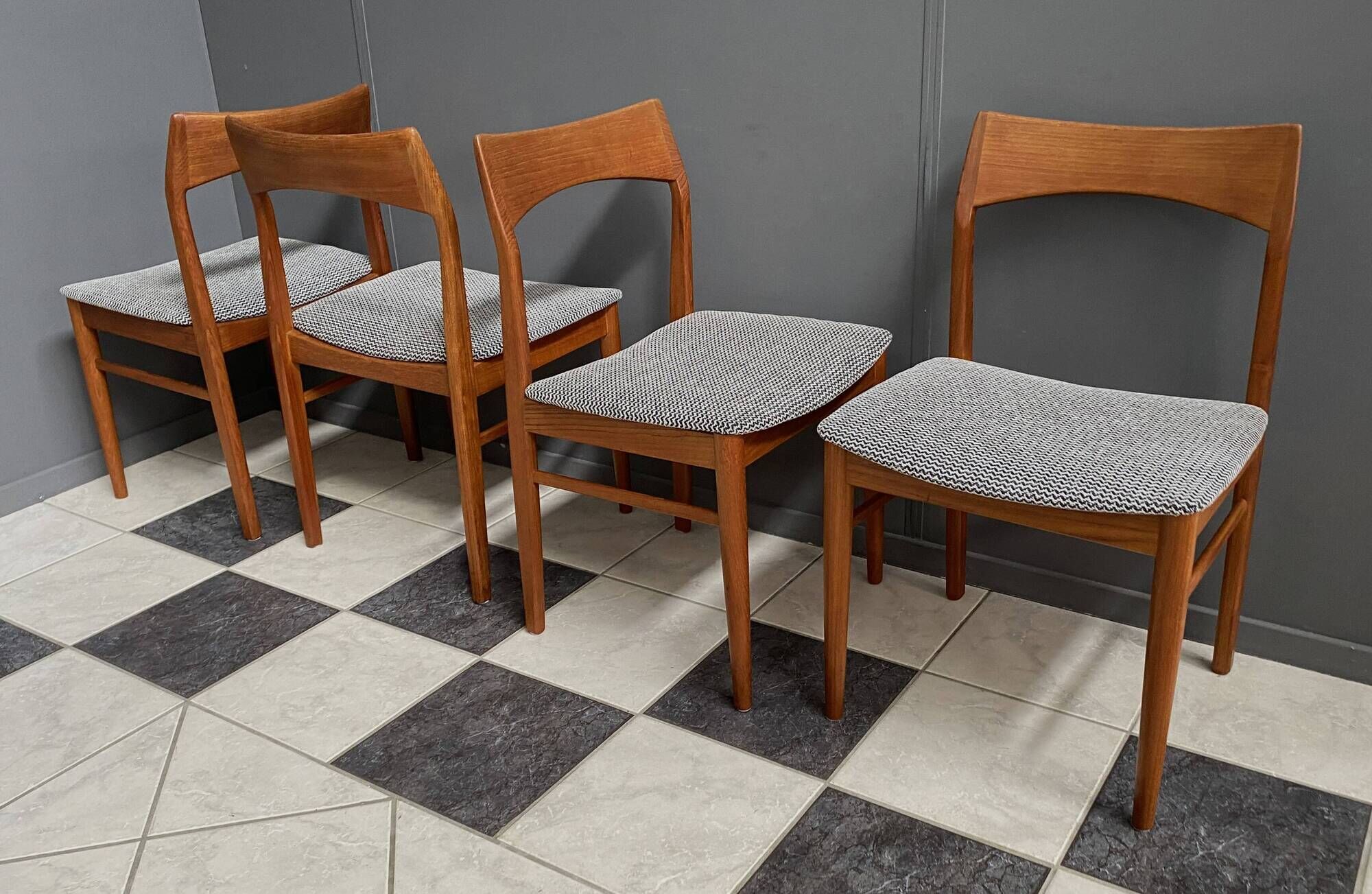 set of 6 teak dining chairs by Henning Kjaernulf 1960s