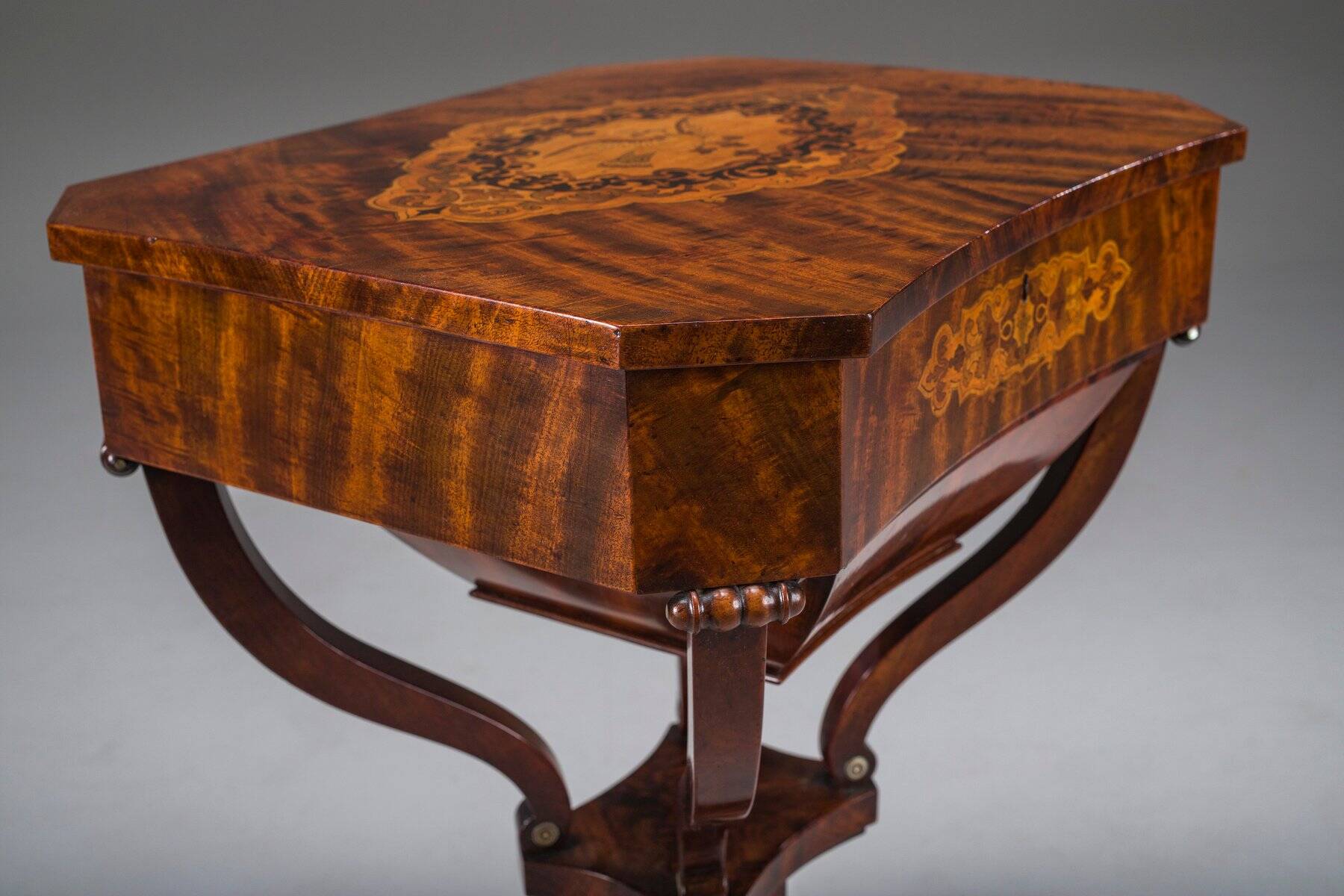 Table de couture Biedermeier en acajou, 1850
