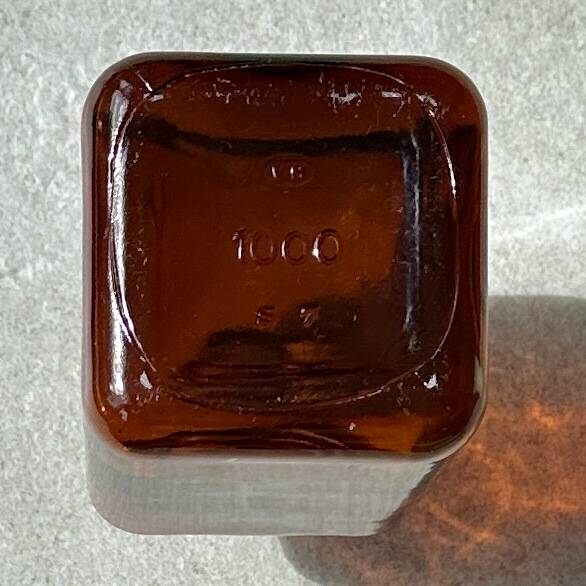 Amber glass carafe - stopper