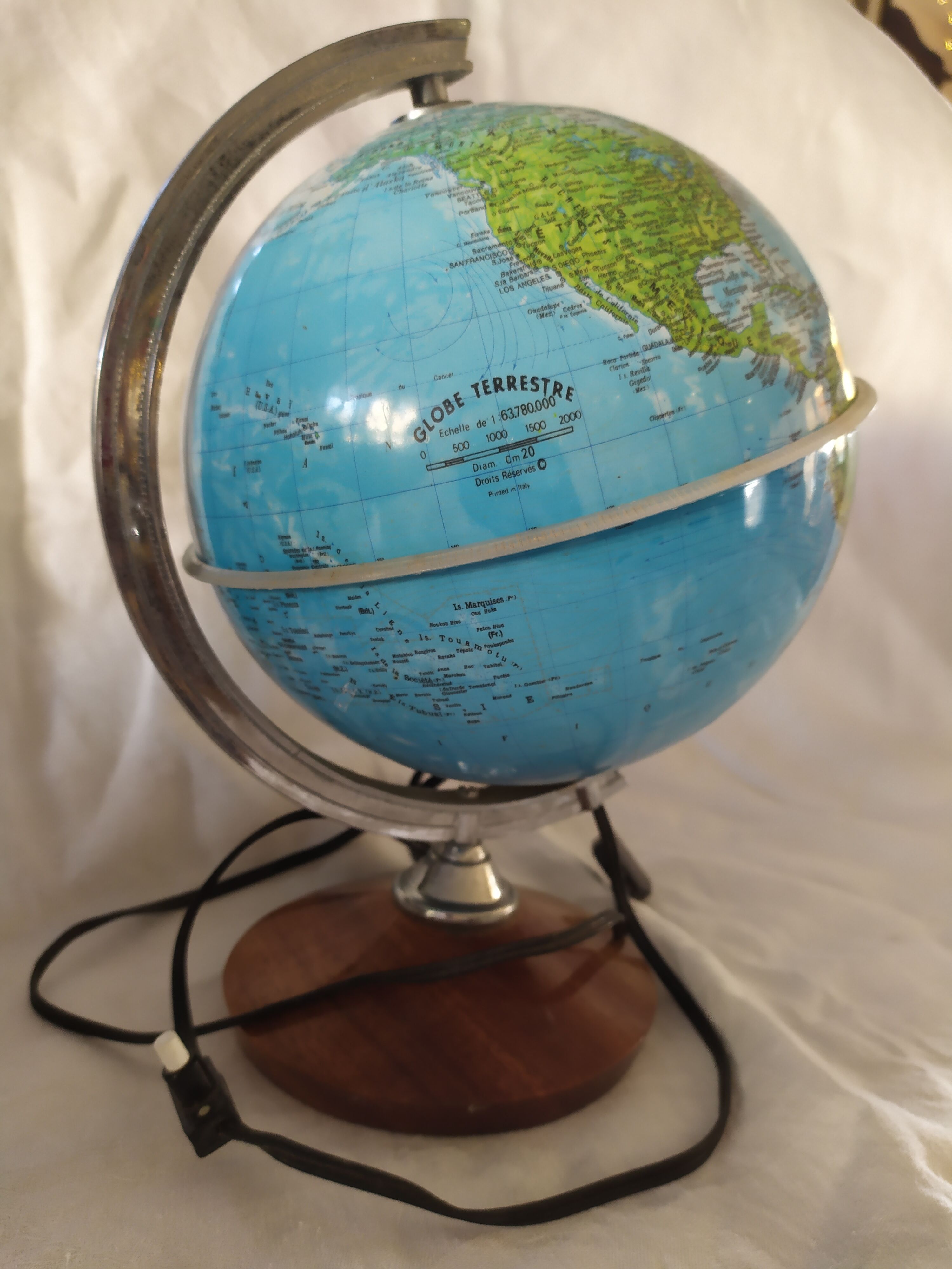Luminous terrestrial globe