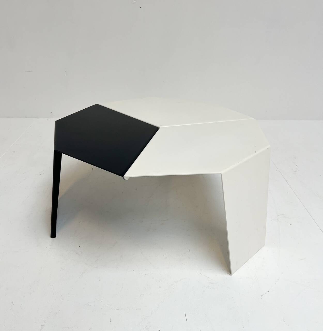 Table d'appoint OVNI par Edwin van Sommeren, après 2000