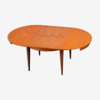 Scandinavian table 119.5 cm