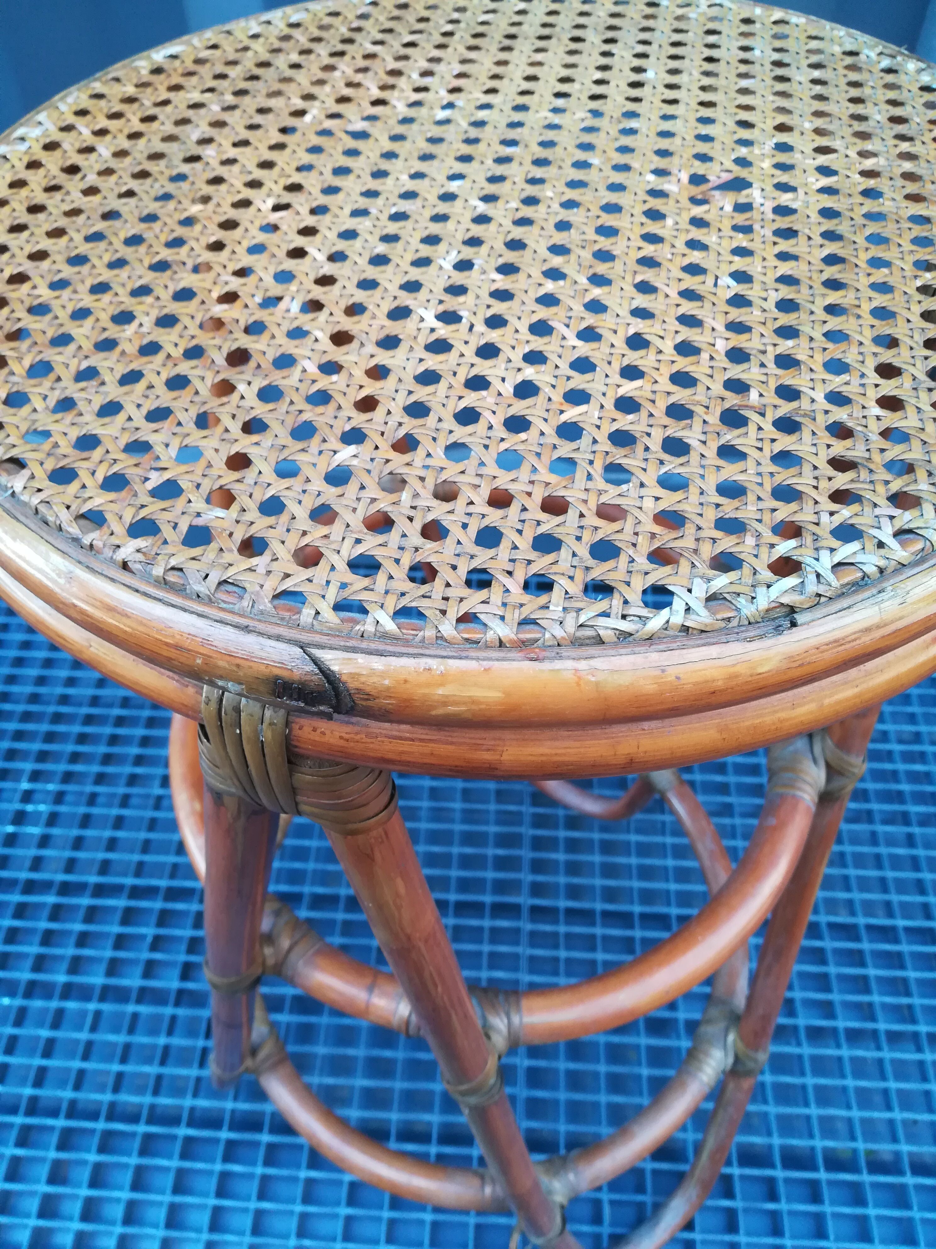 Saddle in rattan and caning