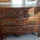 Important Parisian chest of drawers in walnut dating from the 18th century, opening with 5 drawers.