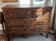 Commode Parisienne en noyer datant du XVIIIe siècle, ouvrant par 5 tiroirs
