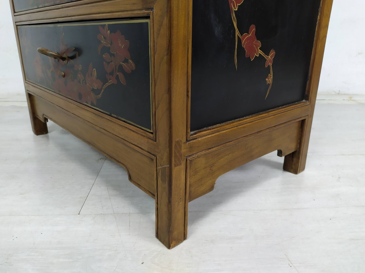 Japanese lacquer chiffonier
