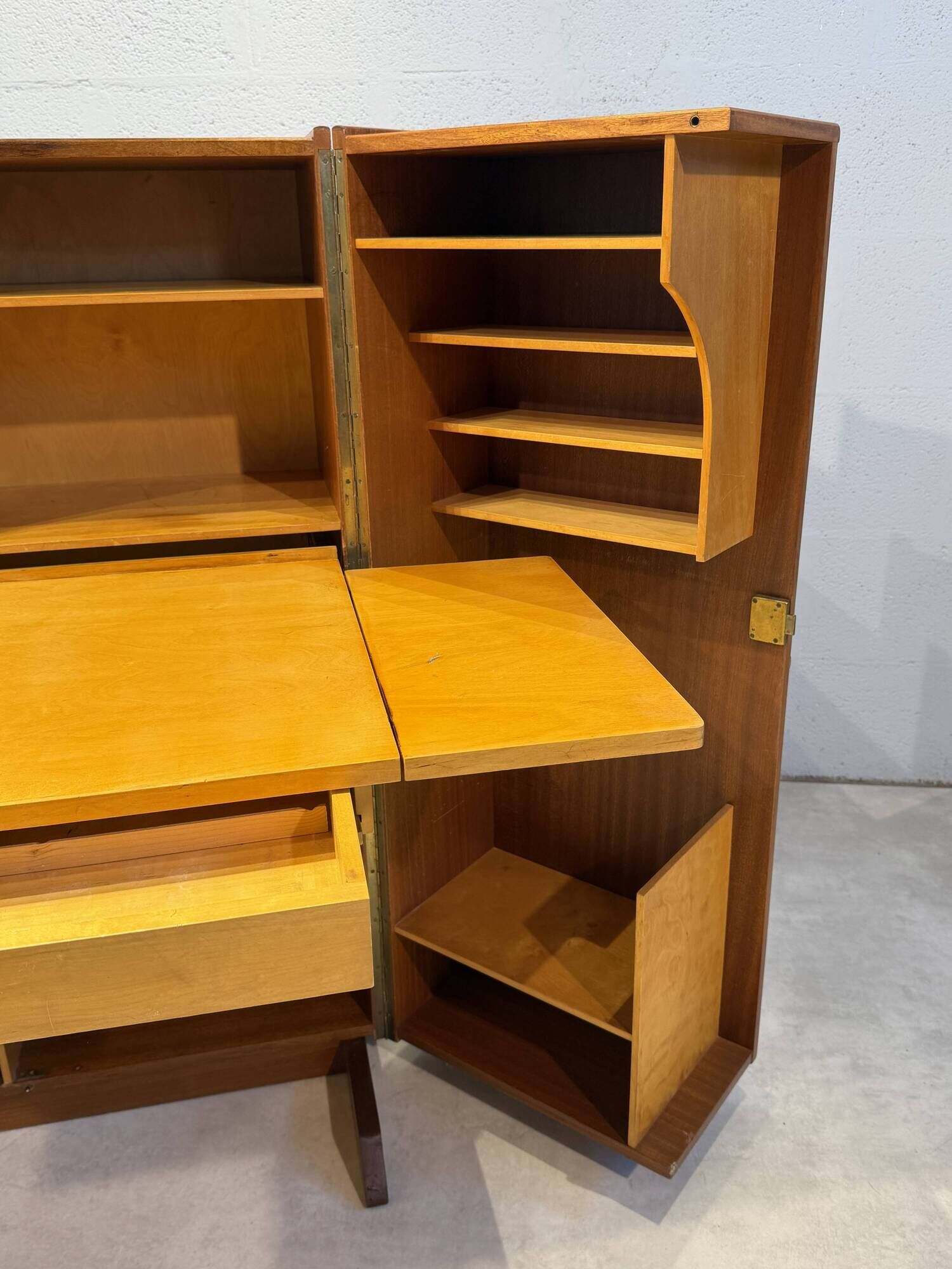 Ernst mummenthaler & otto meier office "magic box" or trunk office