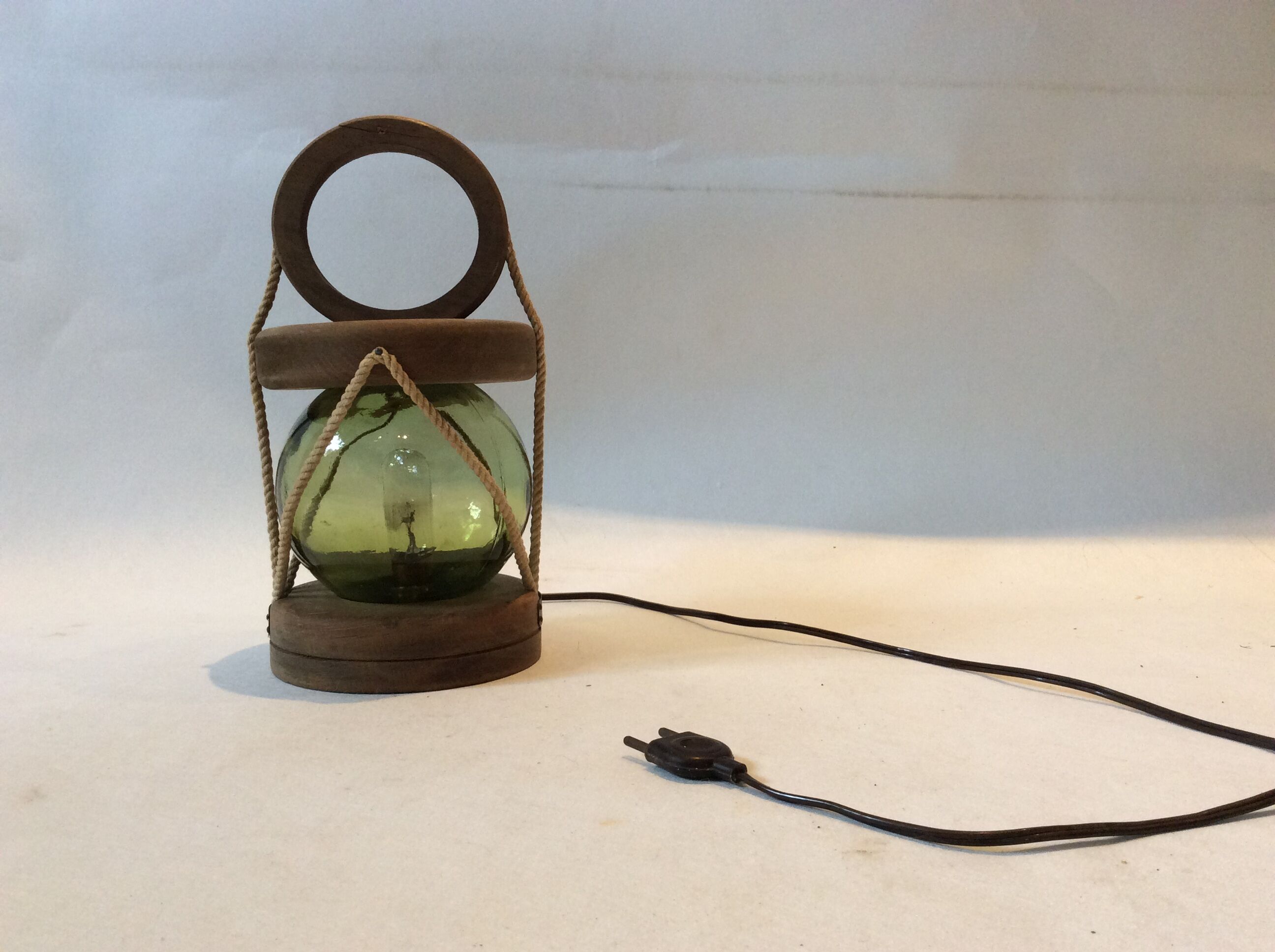Marine-style lamp