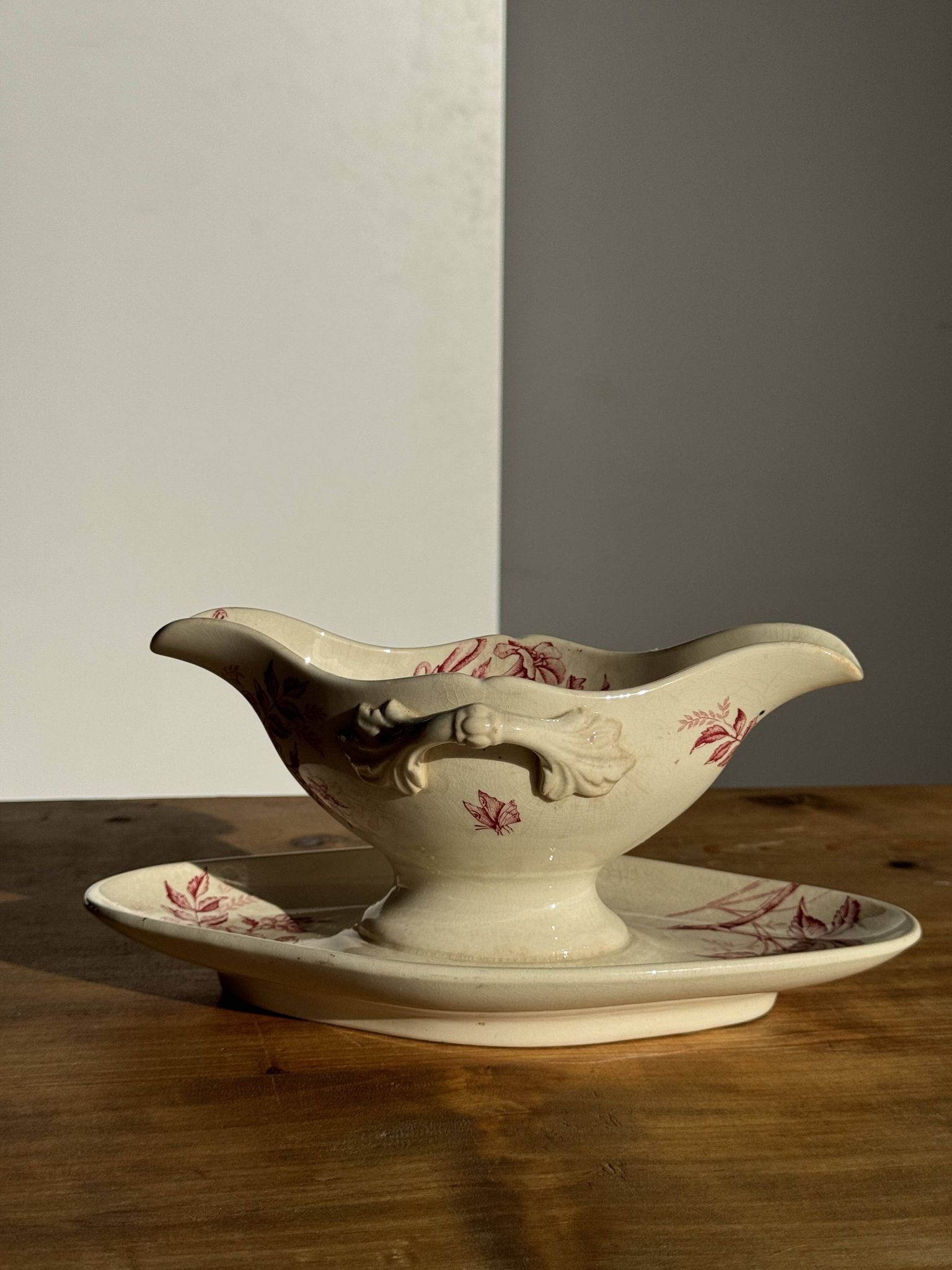 Saucier ancienne en faïence rose de Badonviller modèle Jasmin