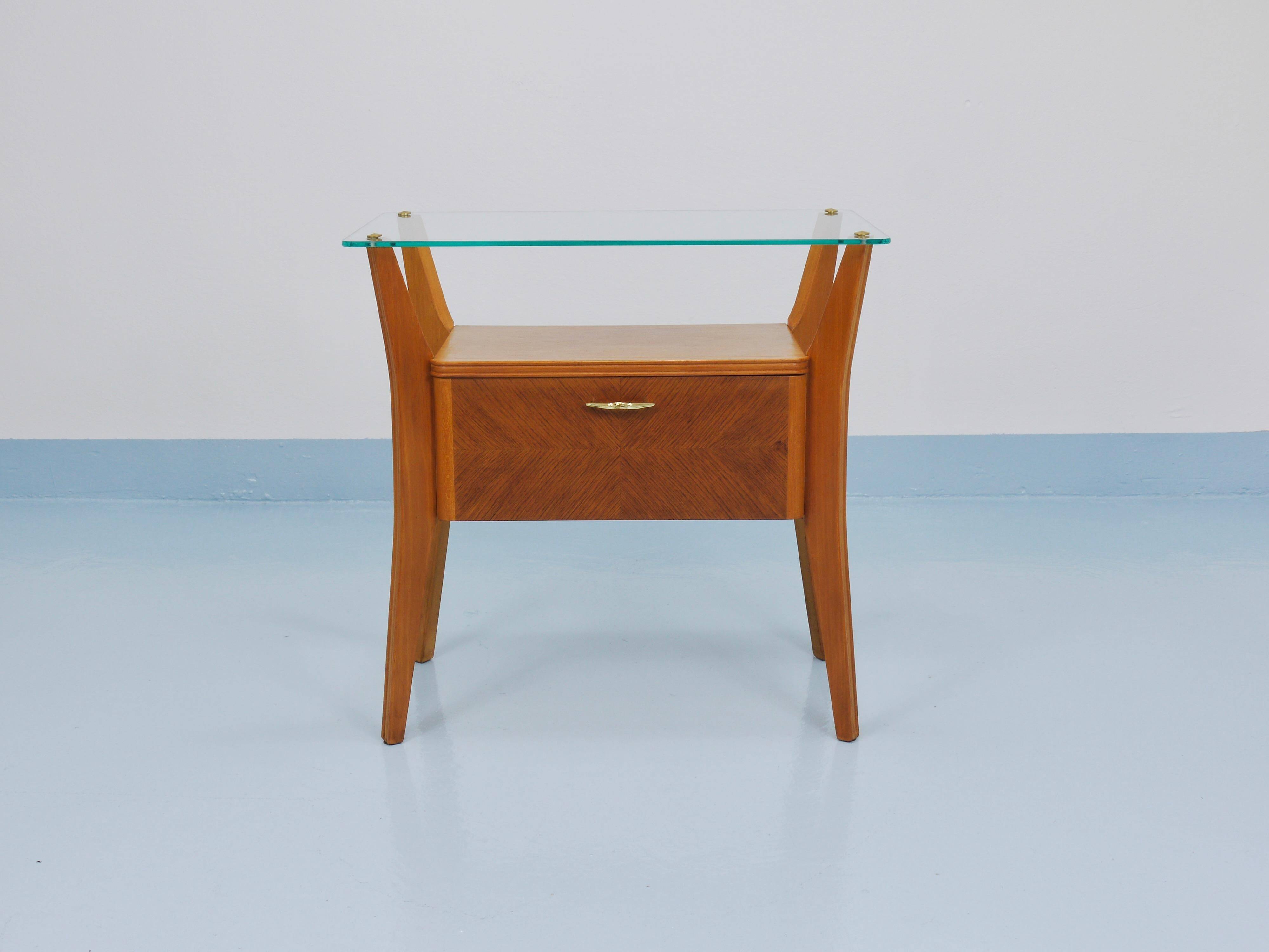 Gio Ponti bedside table in maple and walnut, La Permanente Mobili Cantù, 1940s