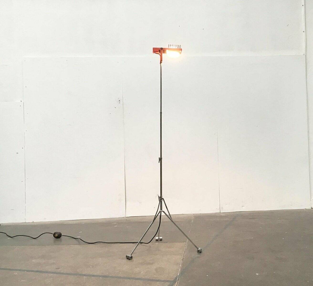 Italian vintage lamp Sintesi Terra foldable on tripod by Ernesto Gismondi for Artemide, 1970s