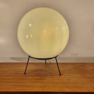 Large plastic sphere globe table lamp – Raak Amsterdam | Vintage design lamp