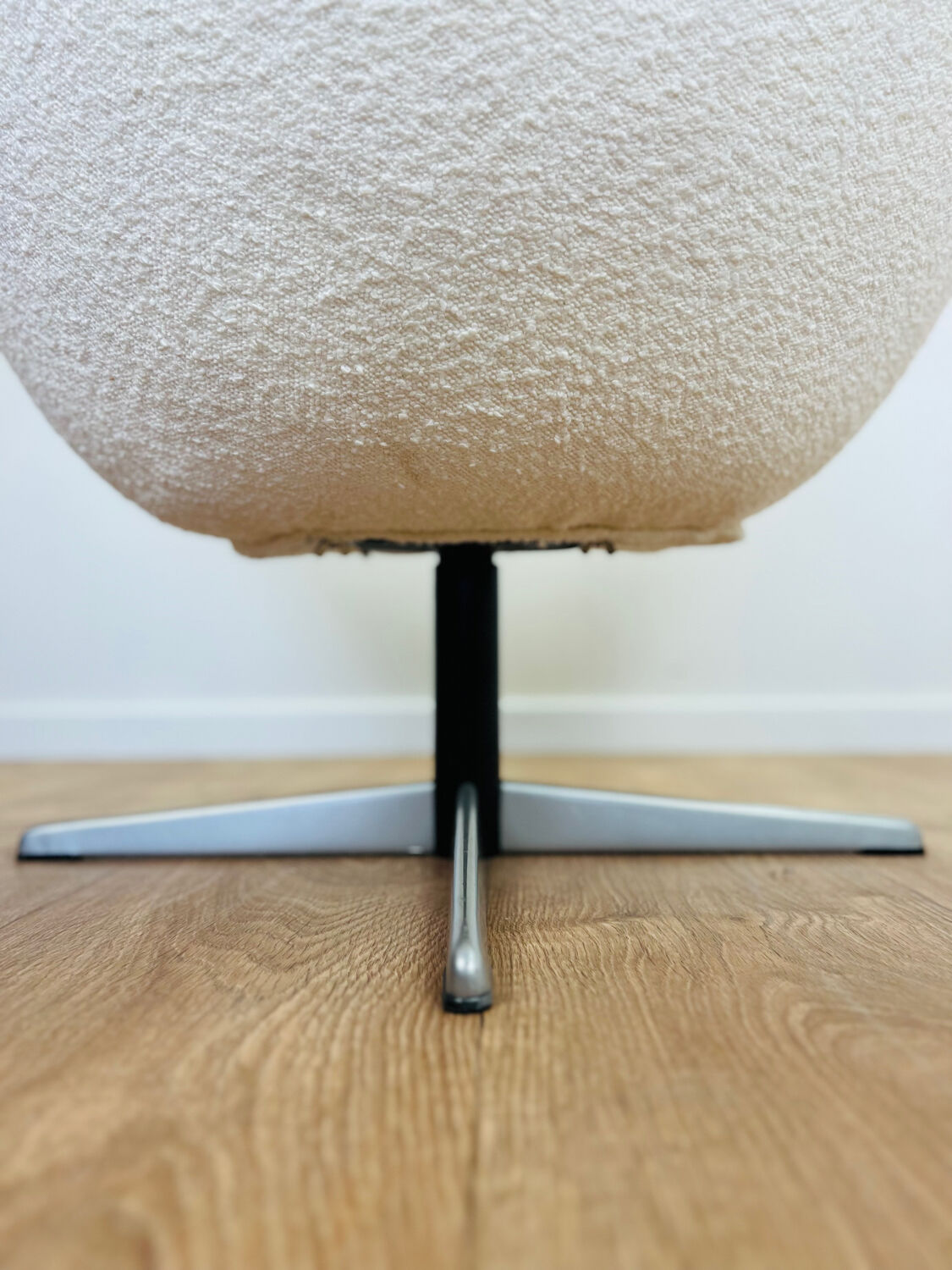 Shell armchair