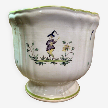 old earthenware pot cover from Longchamp, Moustier decor, vintage chic, Gien era