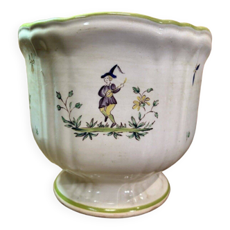 old earthenware pot cover from Longchamp, Moustier decor, vintage chic, Gien era