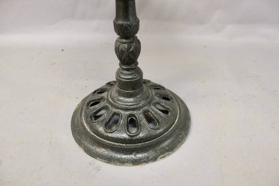 Bistro table with marble top and brass rim