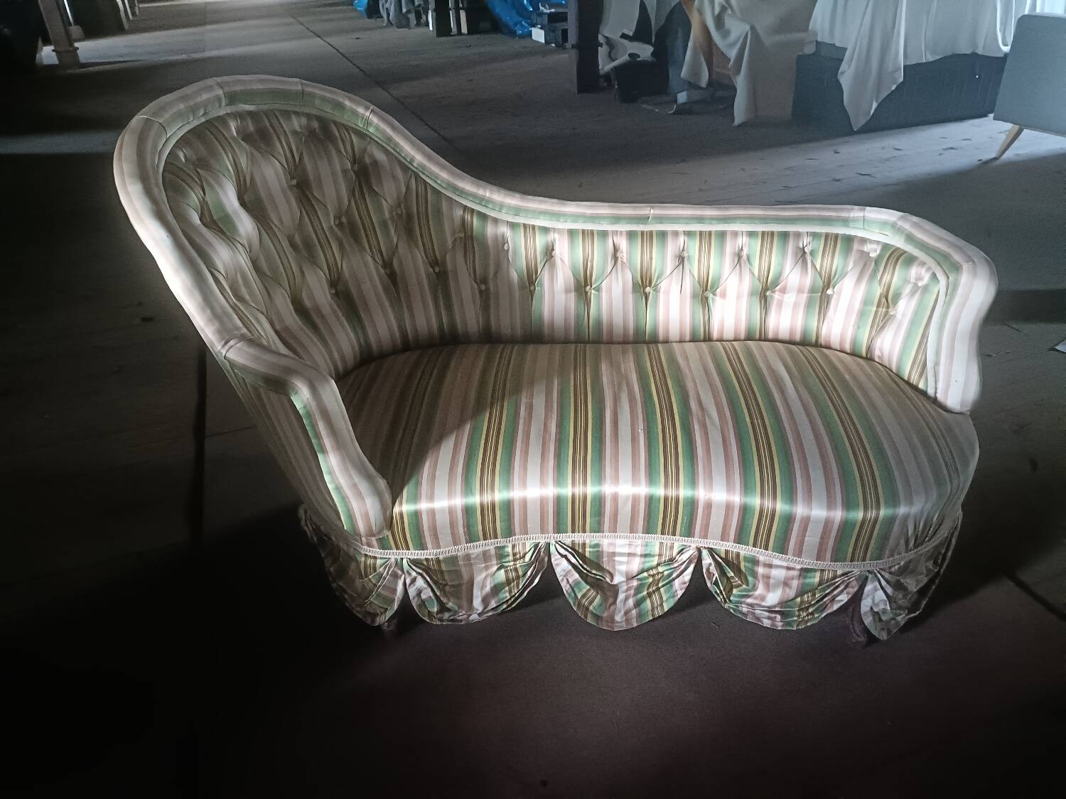 Striped silk chaise longue