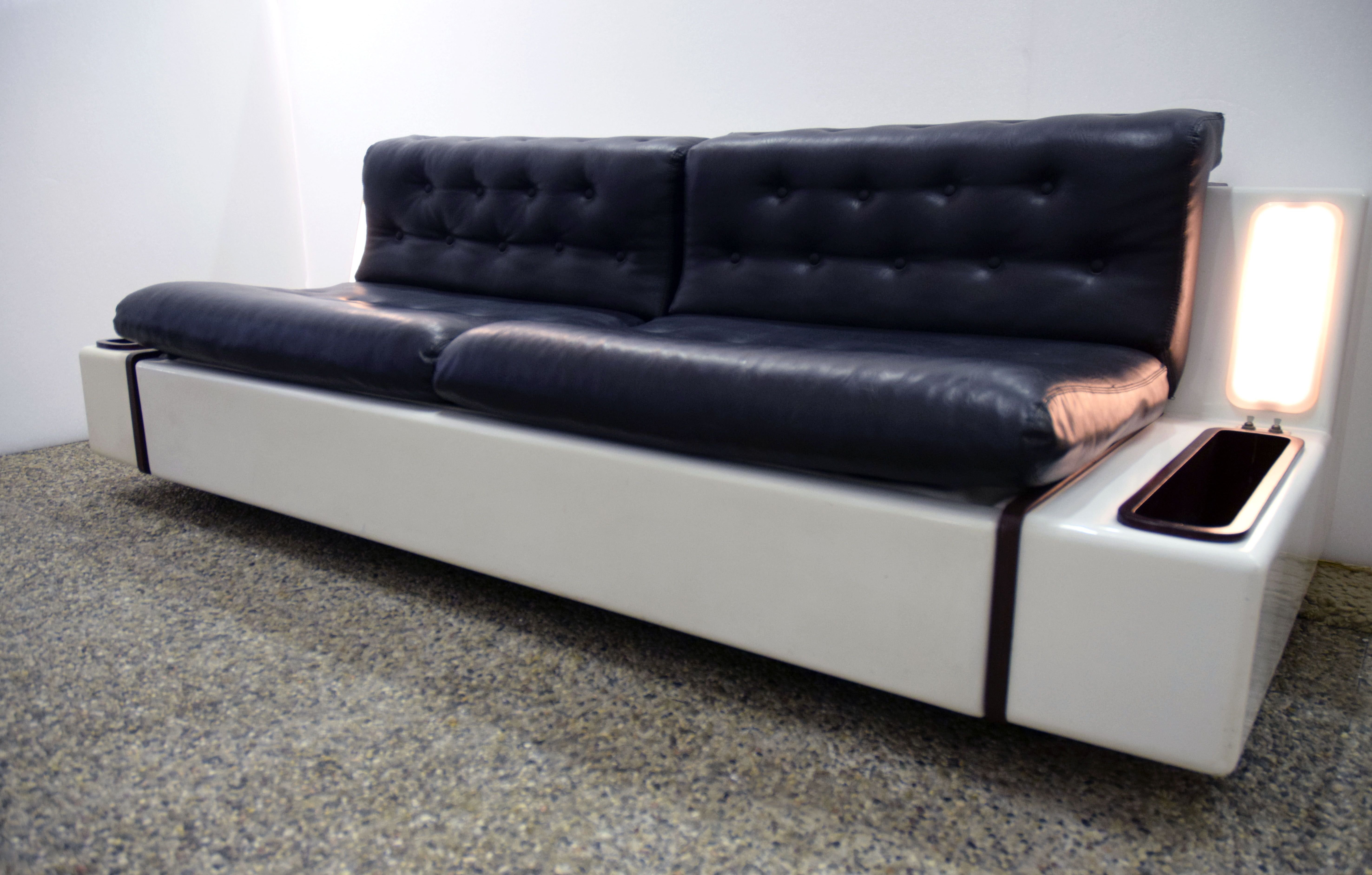 Rare space age sofa bed ‘Tortuga’ in fiberglass with lighting