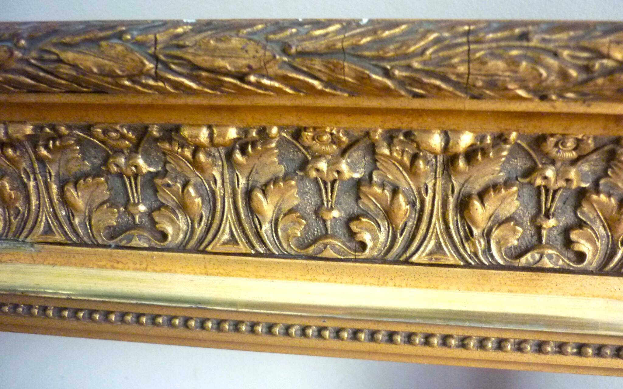 Antique gilded frame in wood and stucco, carved, original gilding