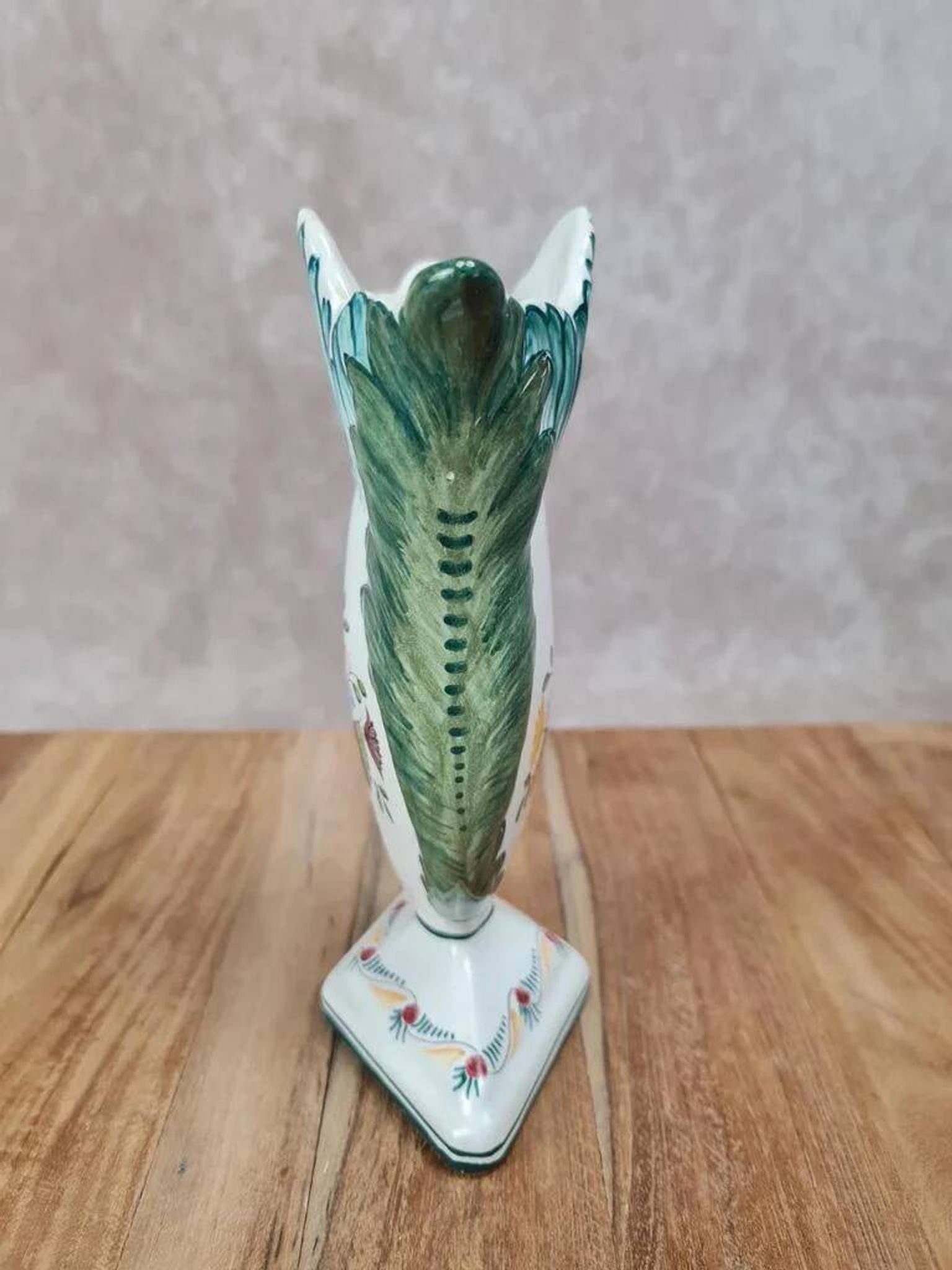 Petit vase en faïence signé Figas – décor fleuri peint à la main