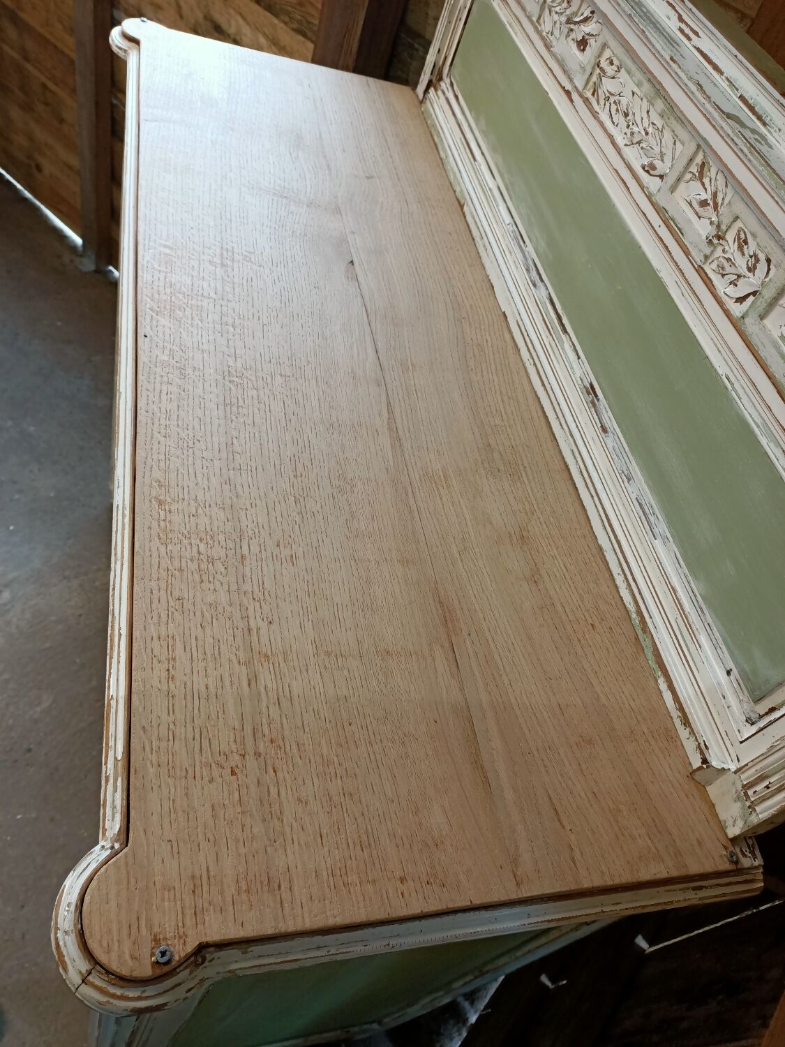 Patinated buffet service